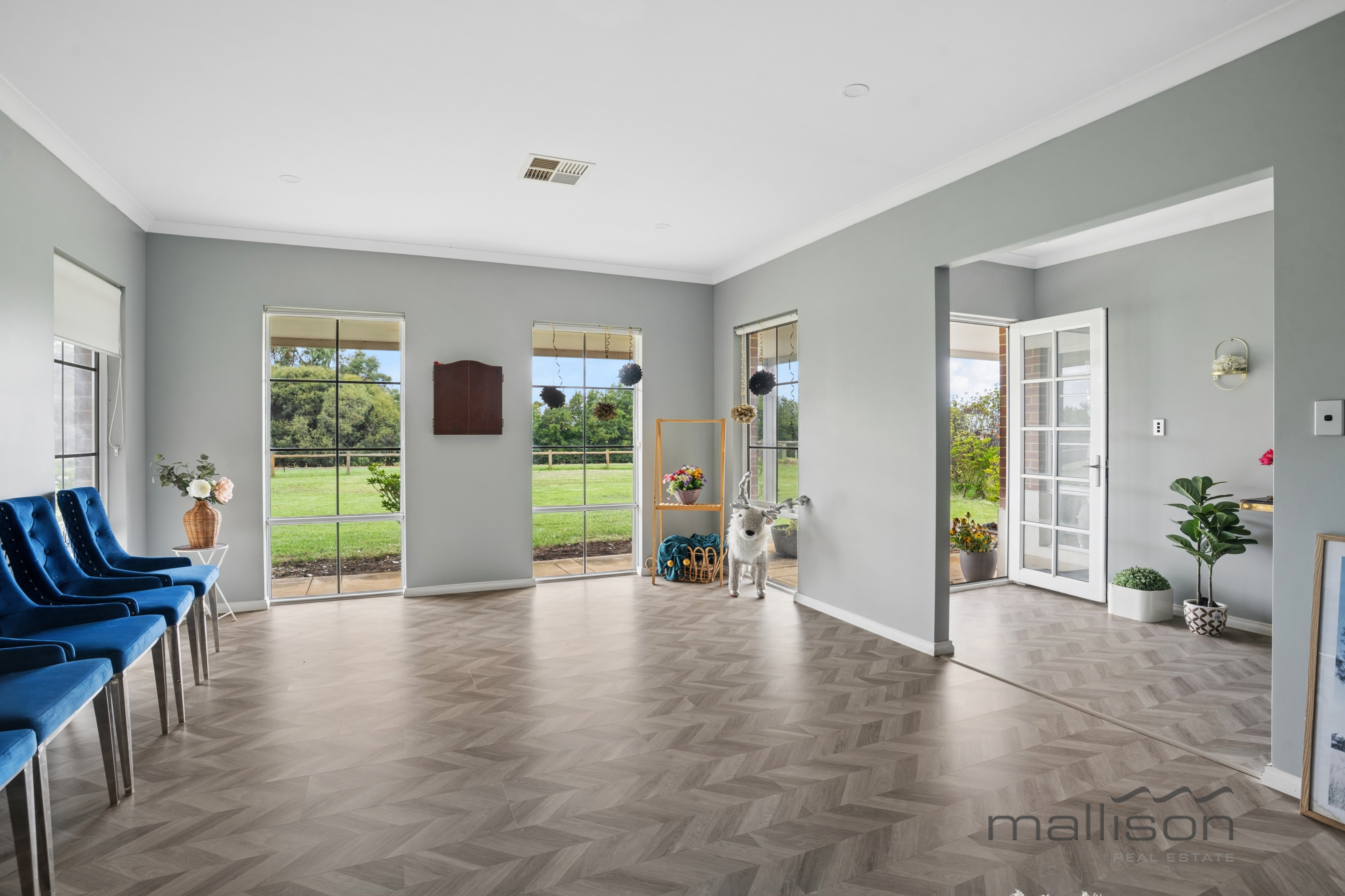 39 Holstein Court, Oakford WA, Oakford - Thumbnail 3