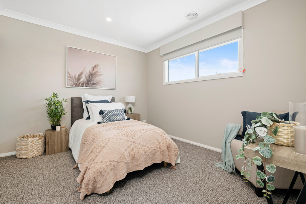 Lot 922 Daybreak Street (Banyan Place Estate), Officer South