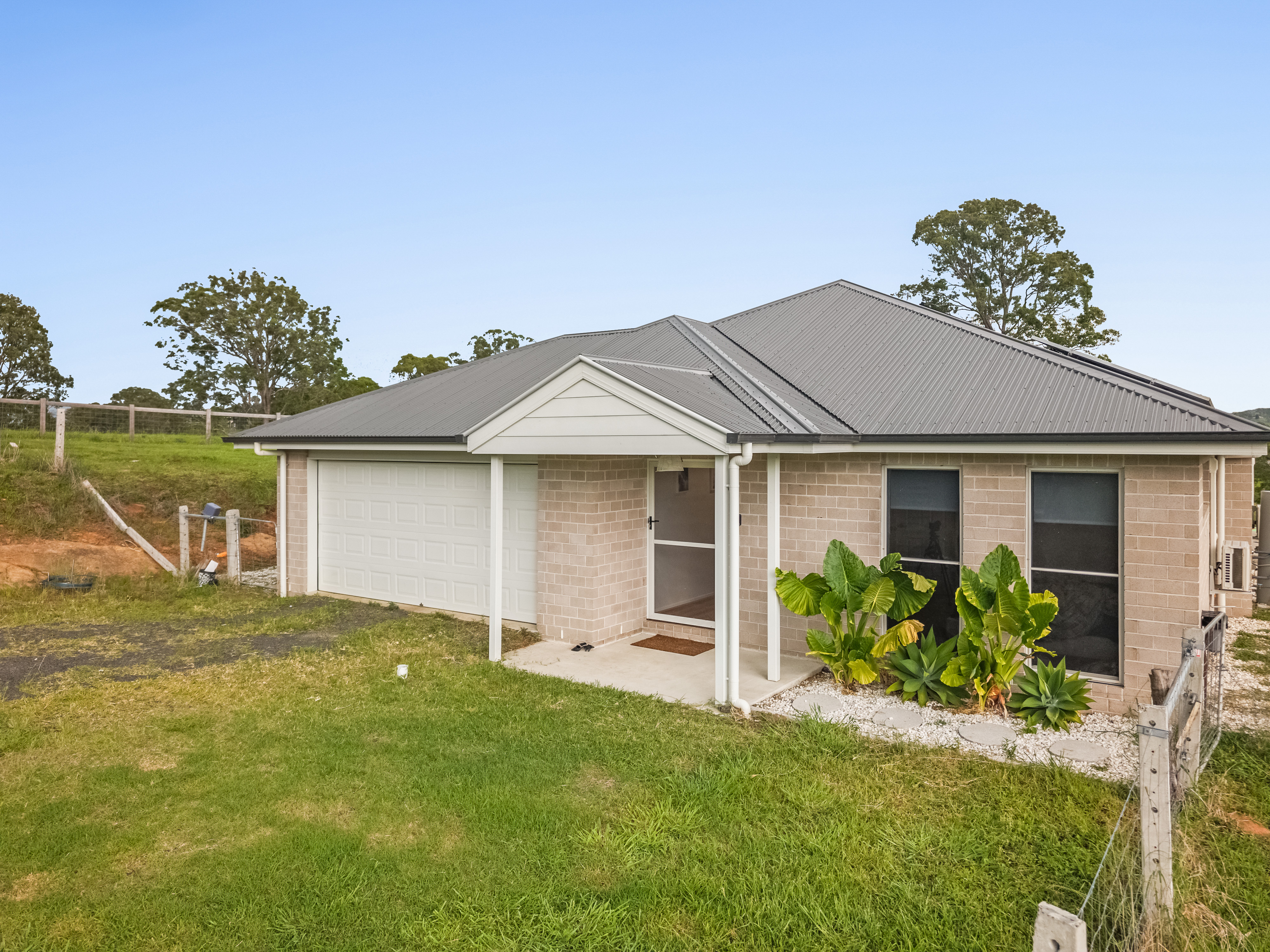 Farm For Sale - NSW - Kyogle - 2474 - Spacious, Modern Home on 1.5 acres 