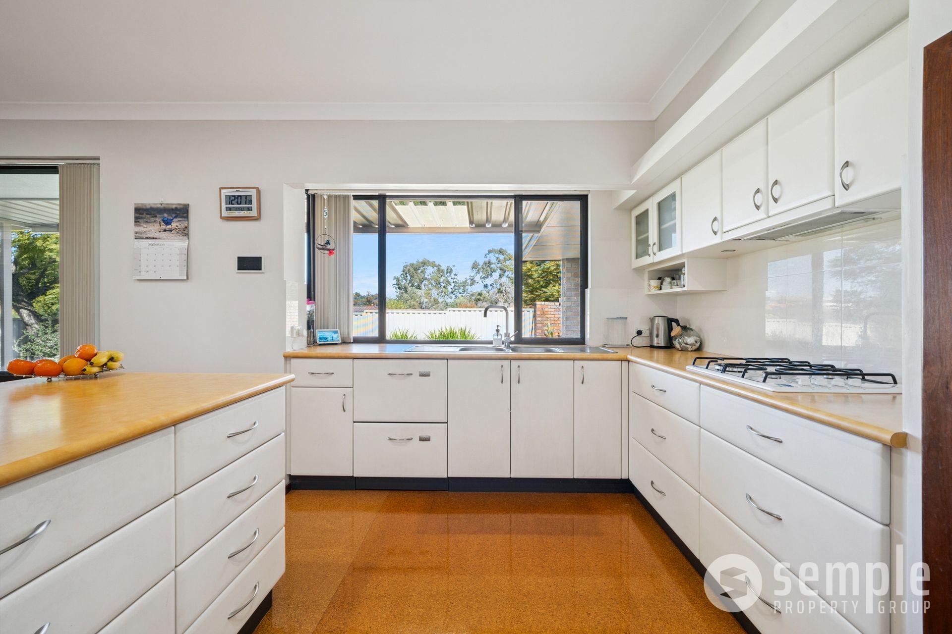 2 Peak Court, Leeming WA 6149 - 10
