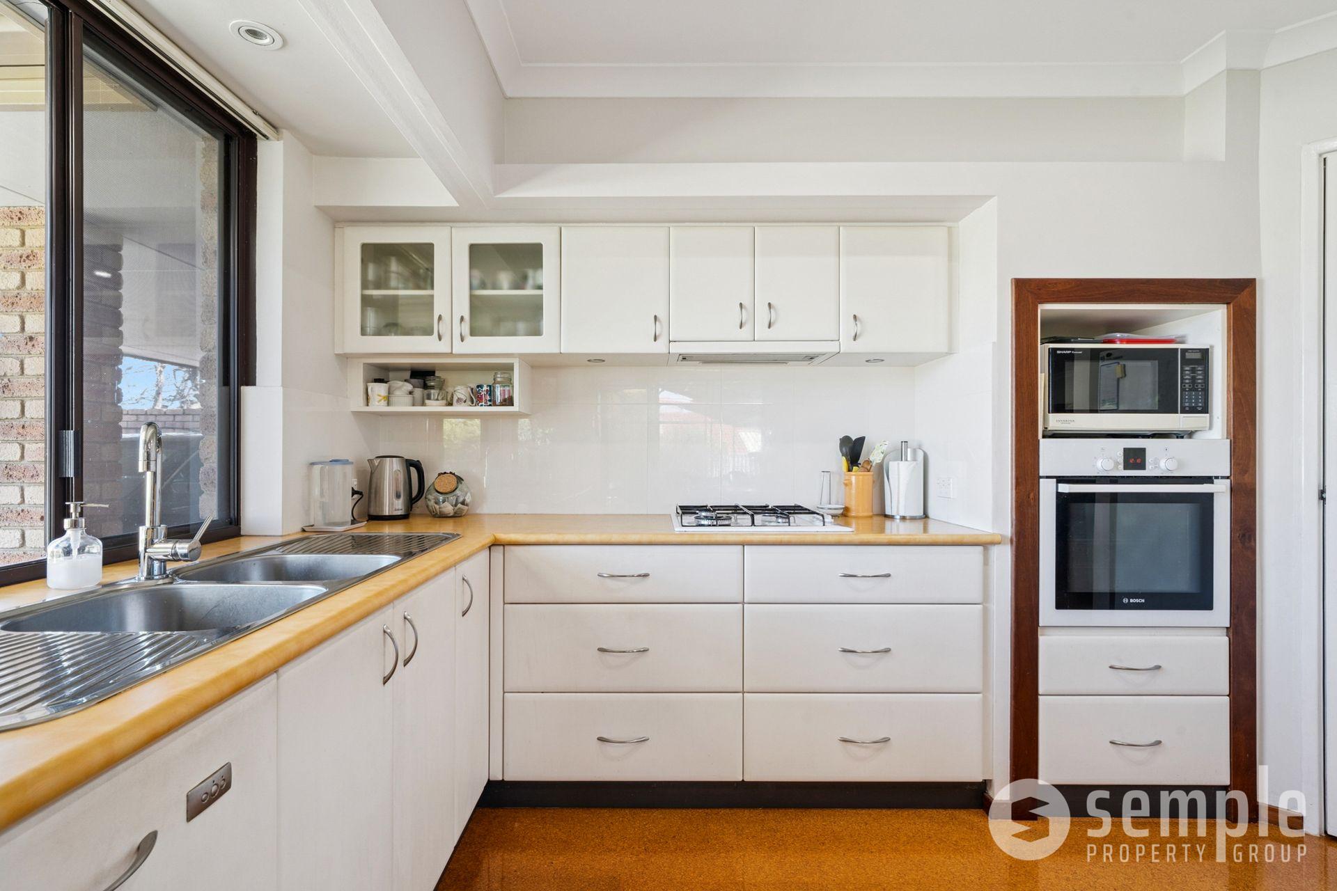 2 Peak Court, Leeming WA 6149 - 11