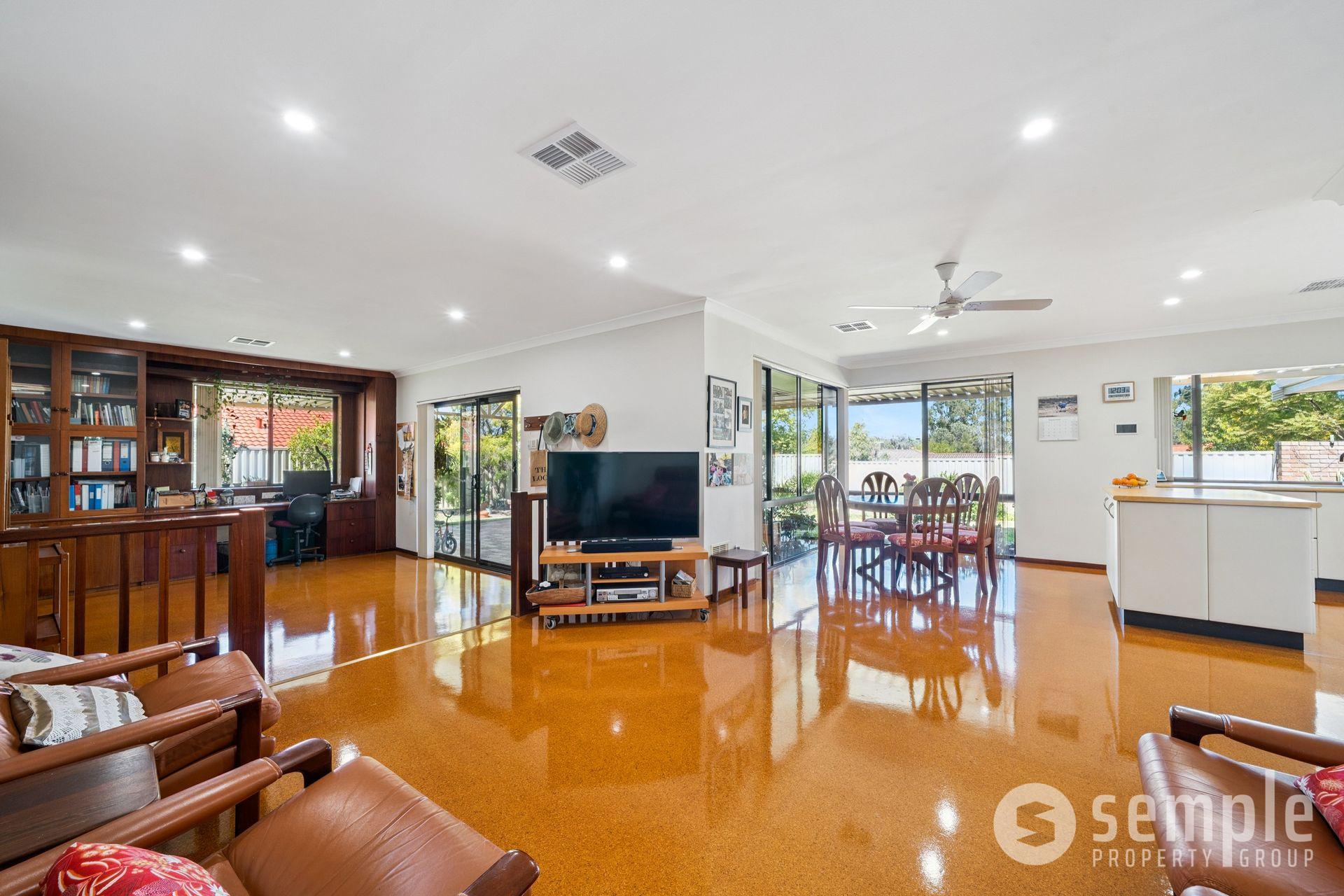 2 Peak Court, Leeming WA 6149 - 14