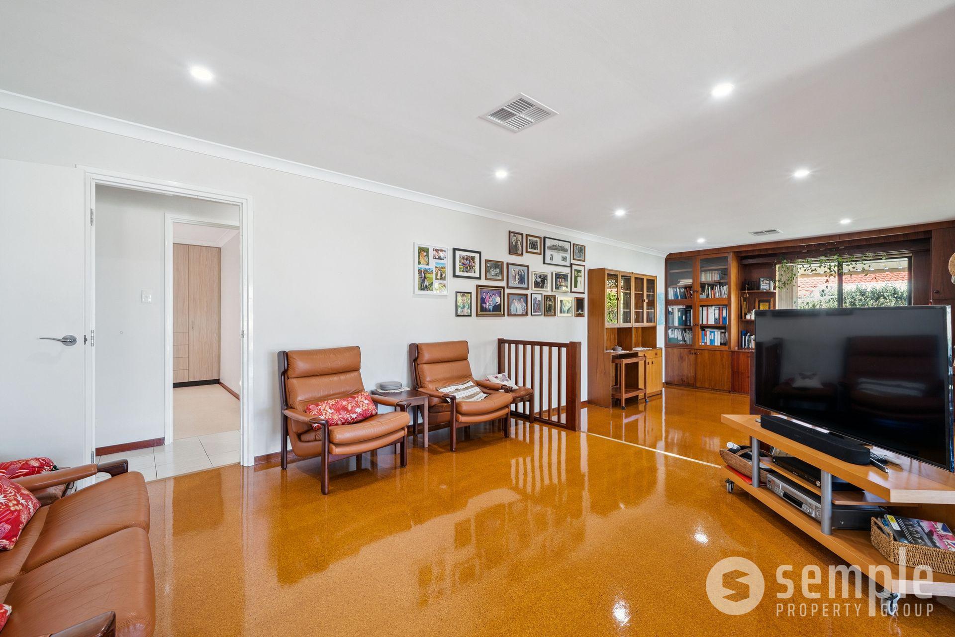 2 Peak Court, Leeming WA 6149 - 13