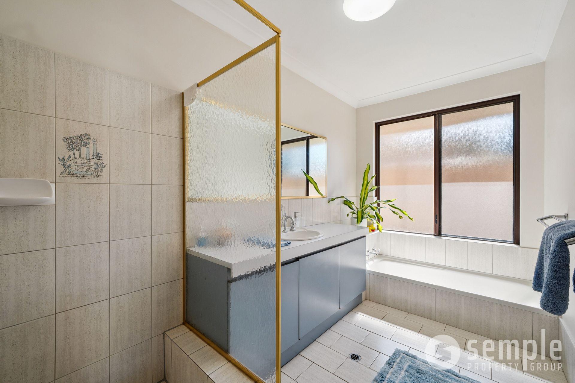 2 Peak Court, Leeming WA 6149 - 23