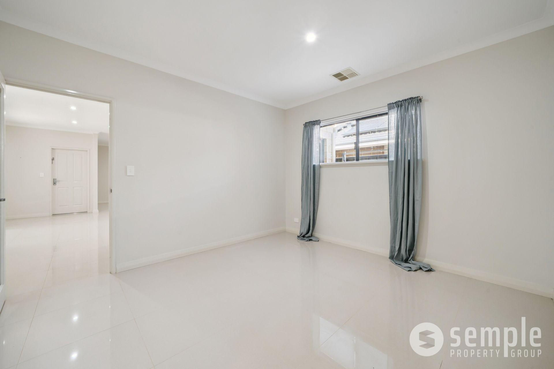 114 Mornington Crescent, Wandi WA 6167 - 2