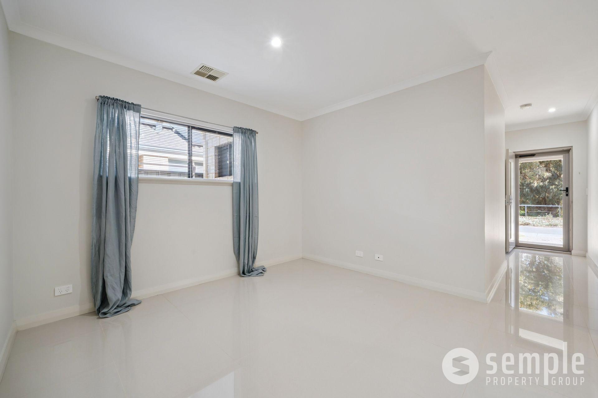 114 Mornington Crescent, Wandi WA 6167 - 1