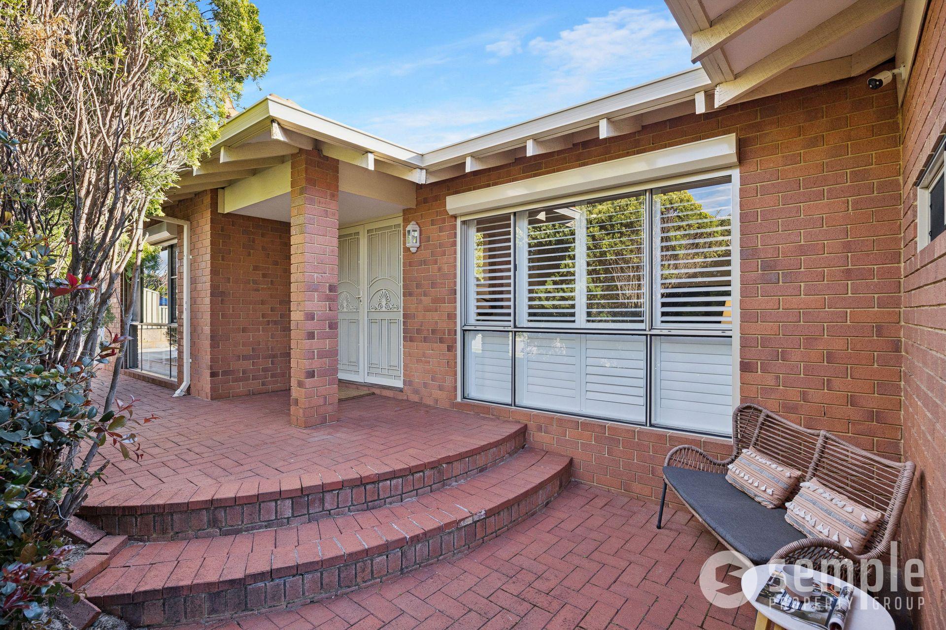 15 Brandwood Gardens, Leeming WA 6149 - 1
