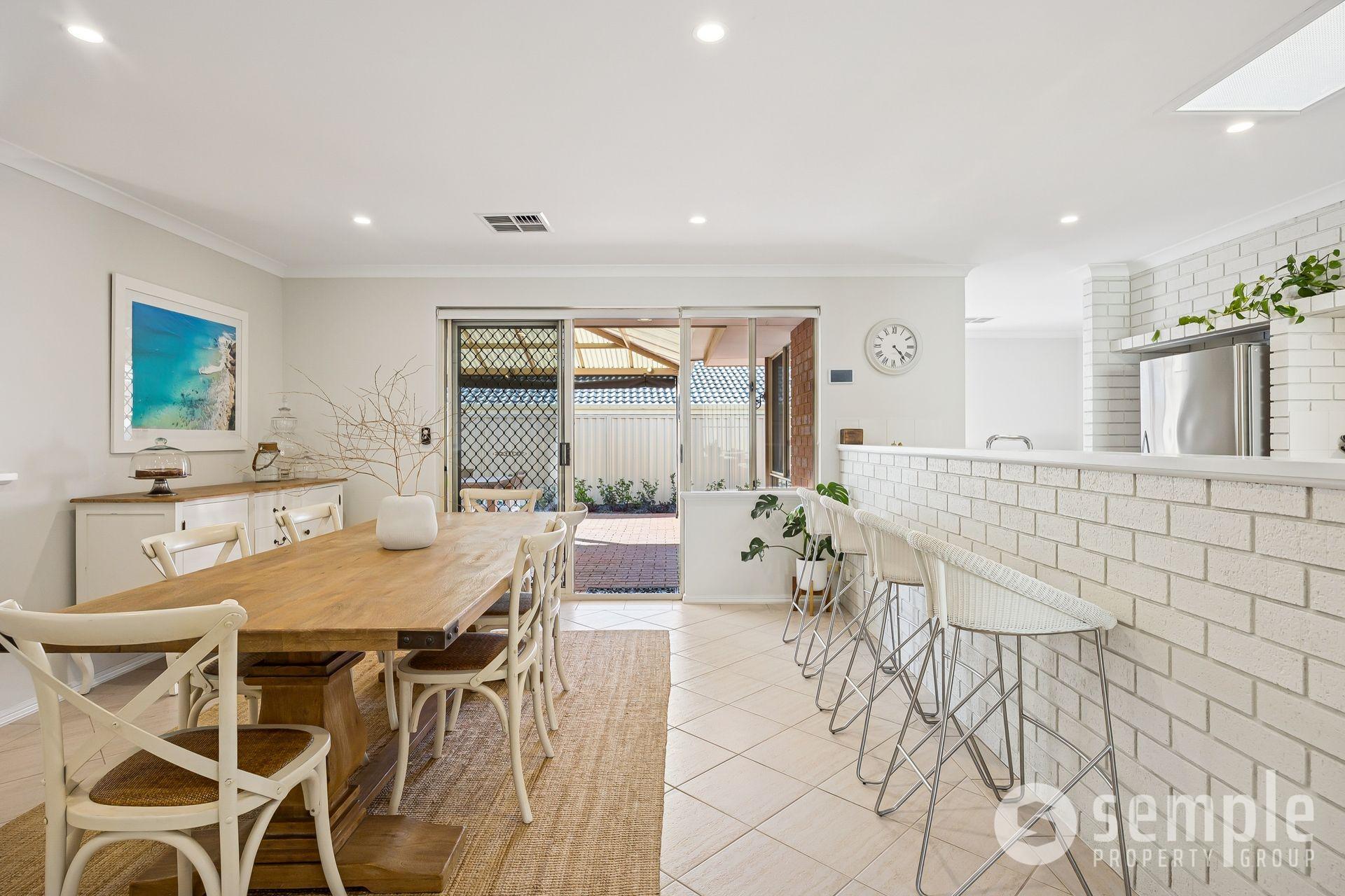 15 Brandwood Gardens, Leeming WA 6149 - 7