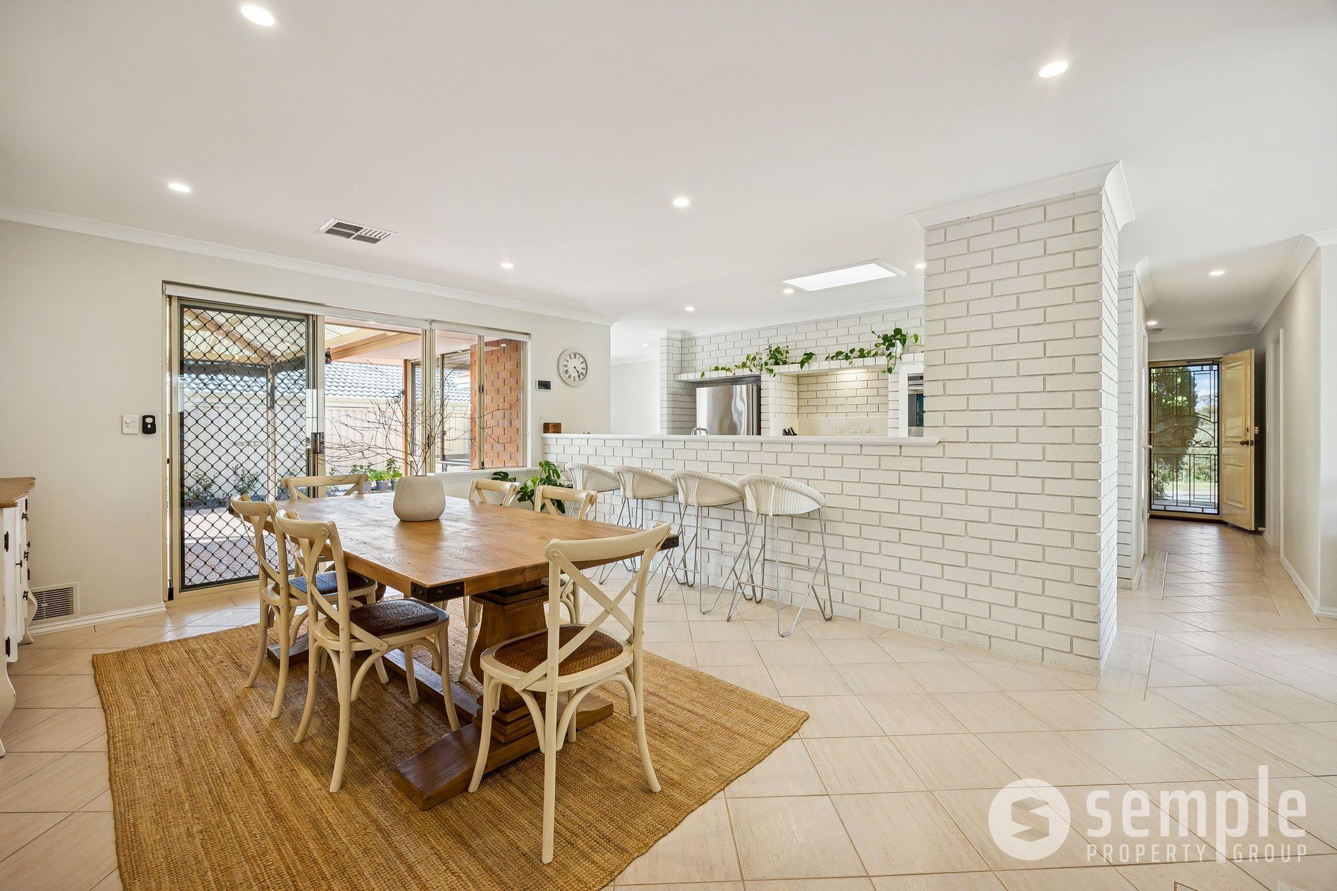 15 Brandwood Gardens, Leeming WA 6149 - 4