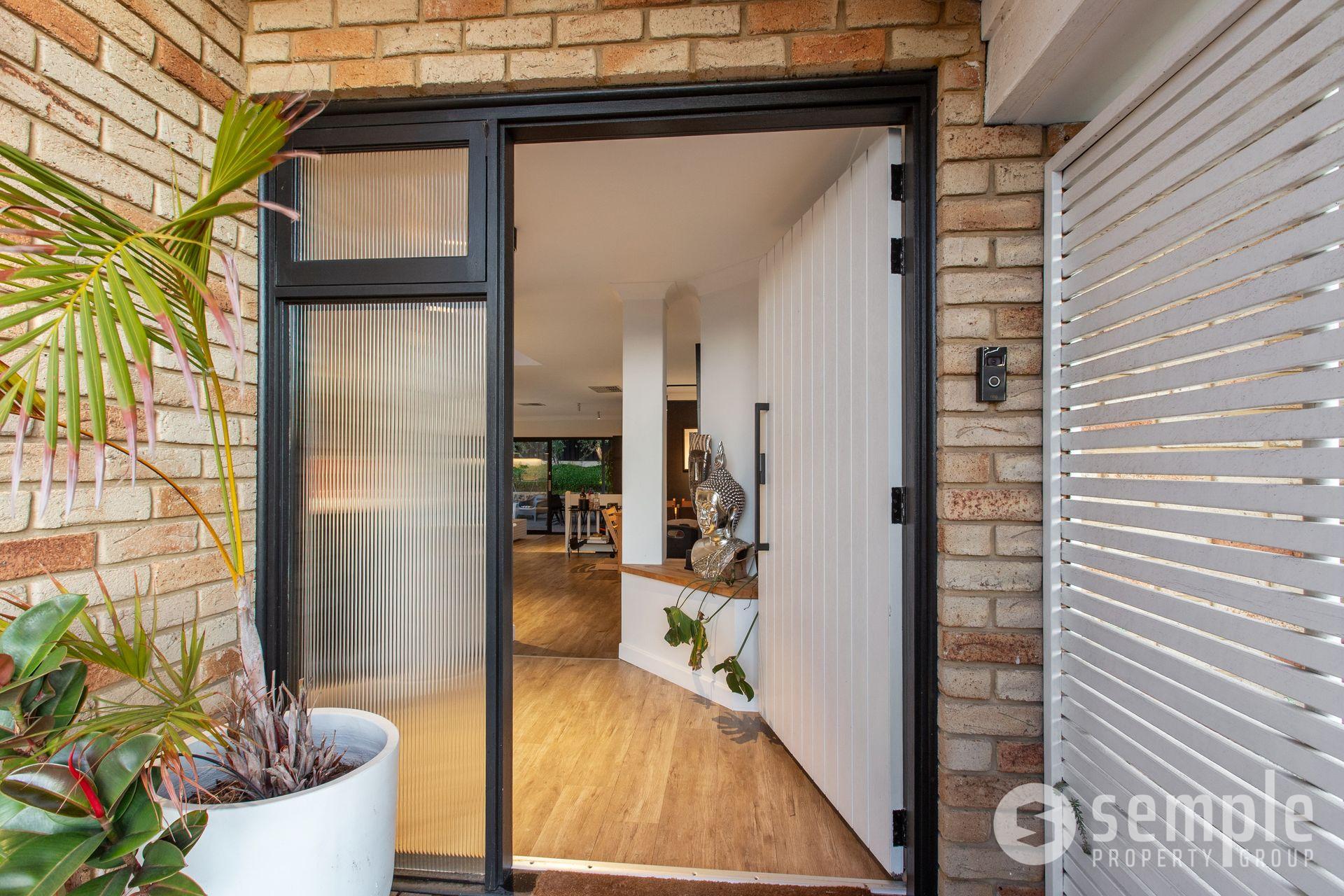 17 Meadow Grove, Leeming WA 6149 - 2