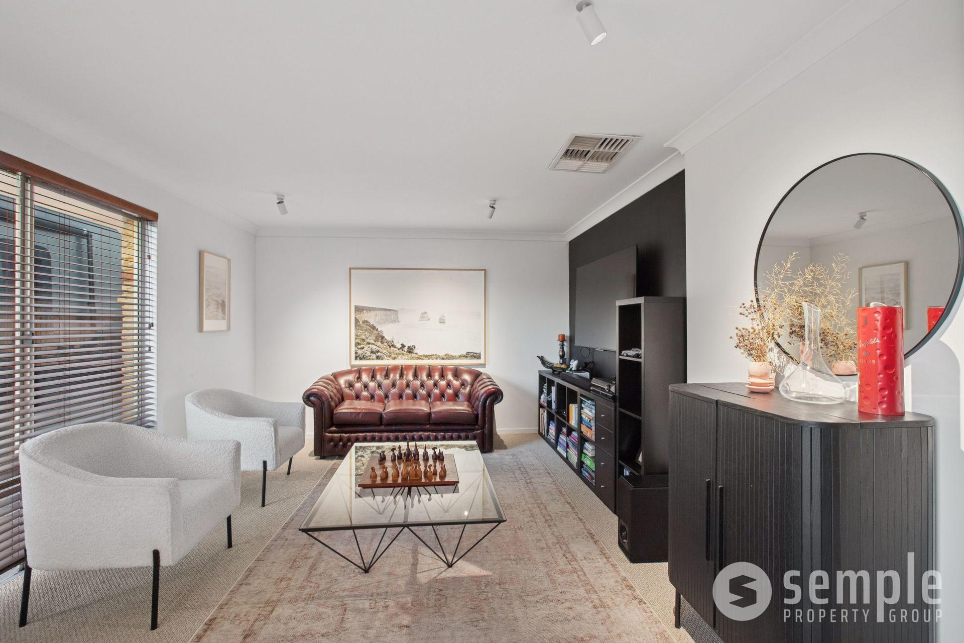 17 Meadow Grove, Leeming WA 6149 - 4