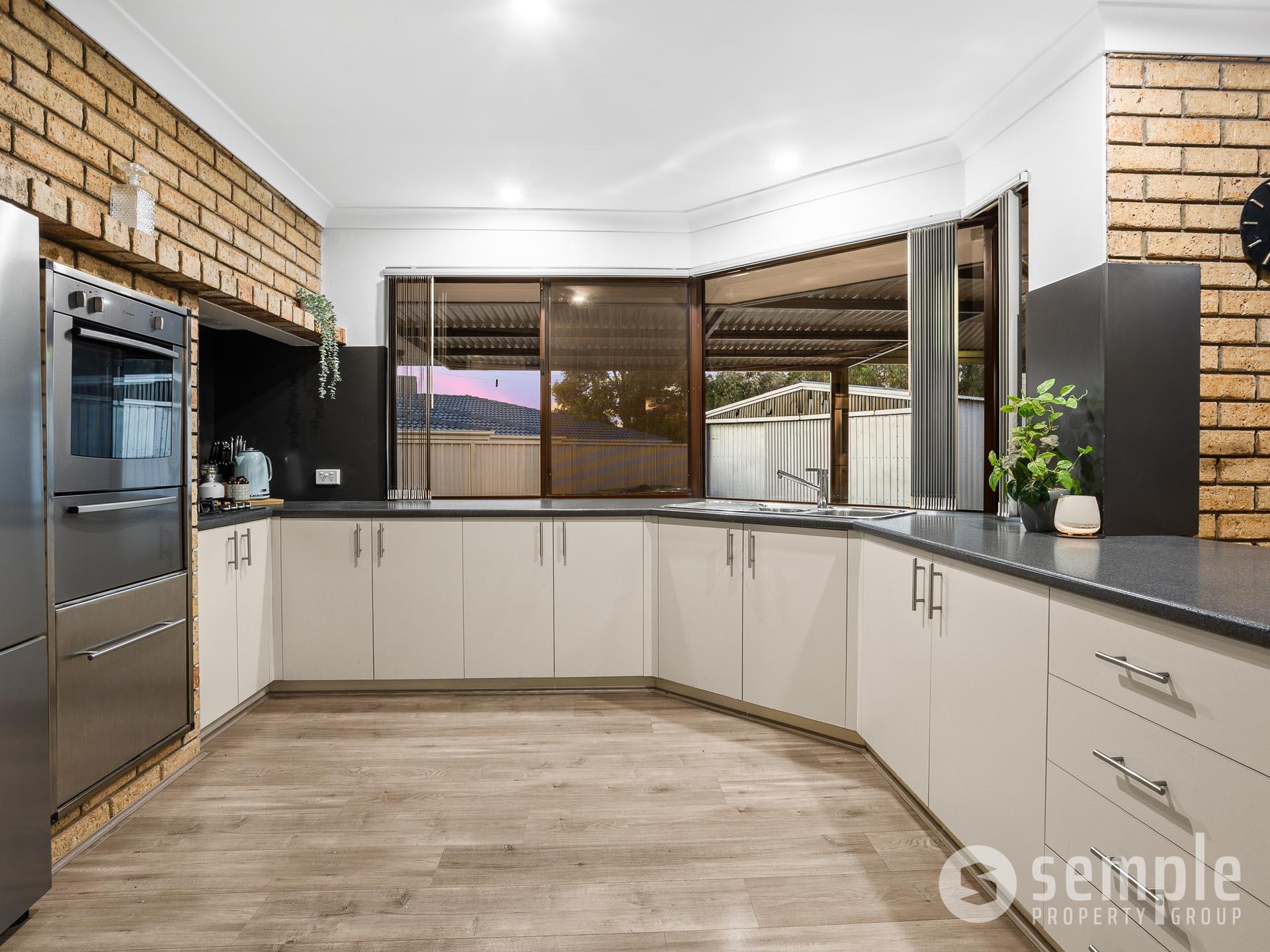 15 McLernon Place, South Lake WA 6164 - 3