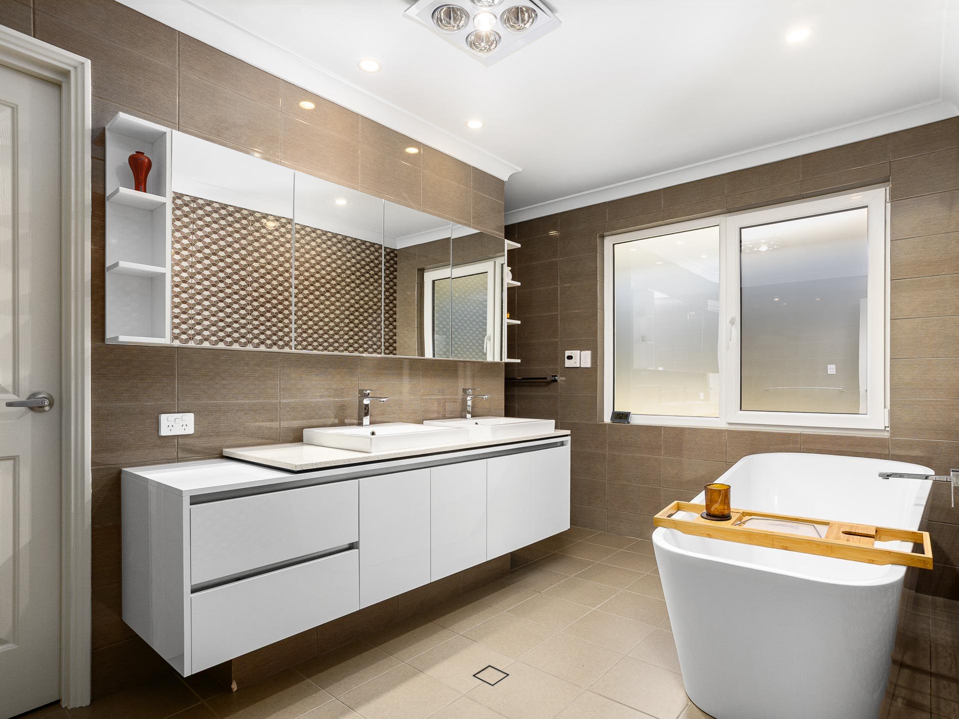 15 Yangebup Road, Yangebup WA 6164 - 15