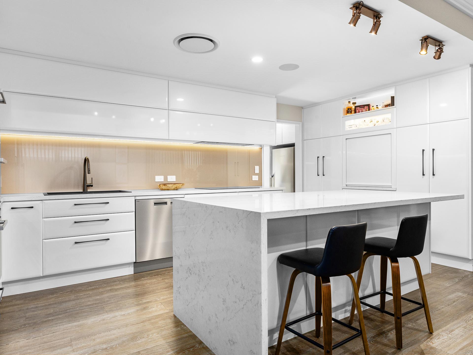 15 Yangebup Road, Yangebup WA 6164 - 5