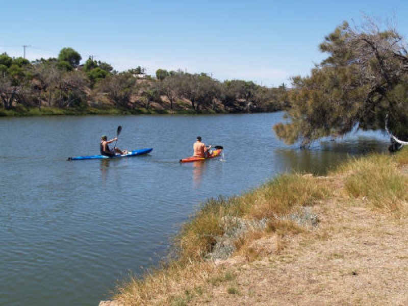 24 Edwin Crescent Bluff Point