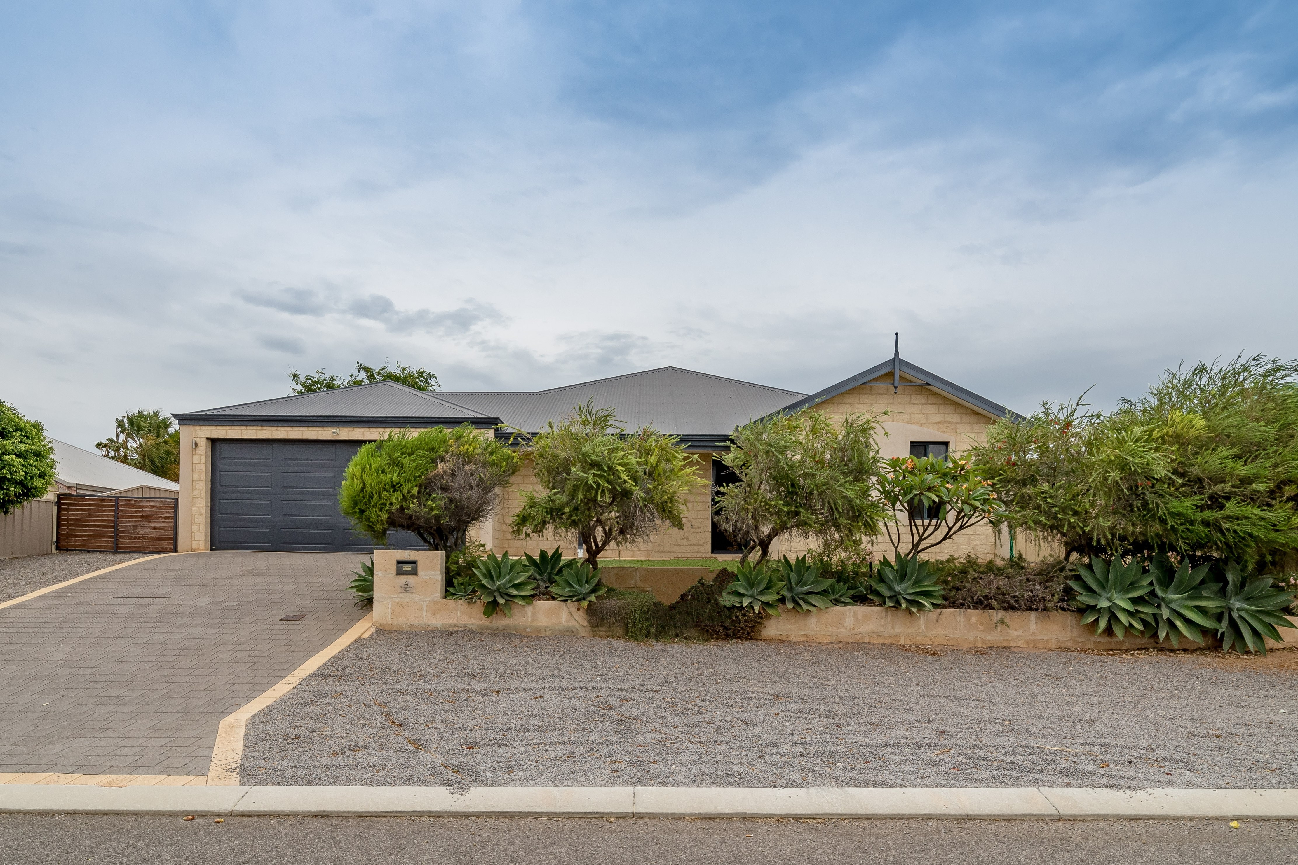 4 Magnolia Wynd Wandina