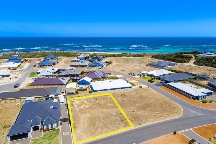 138 Glenfield Beach Drive Glenfield