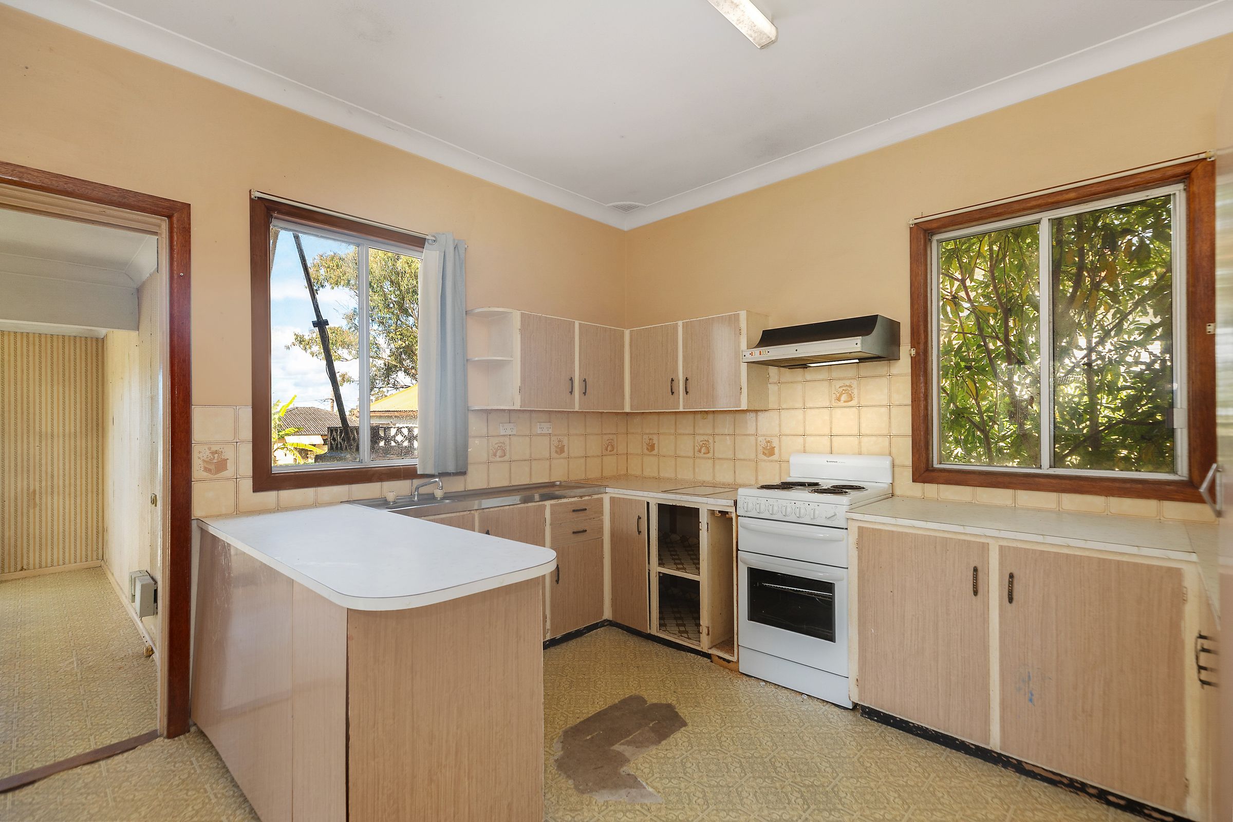 12 South Street, Killarney Vale Sold by Cutcliffe Properties - image 4