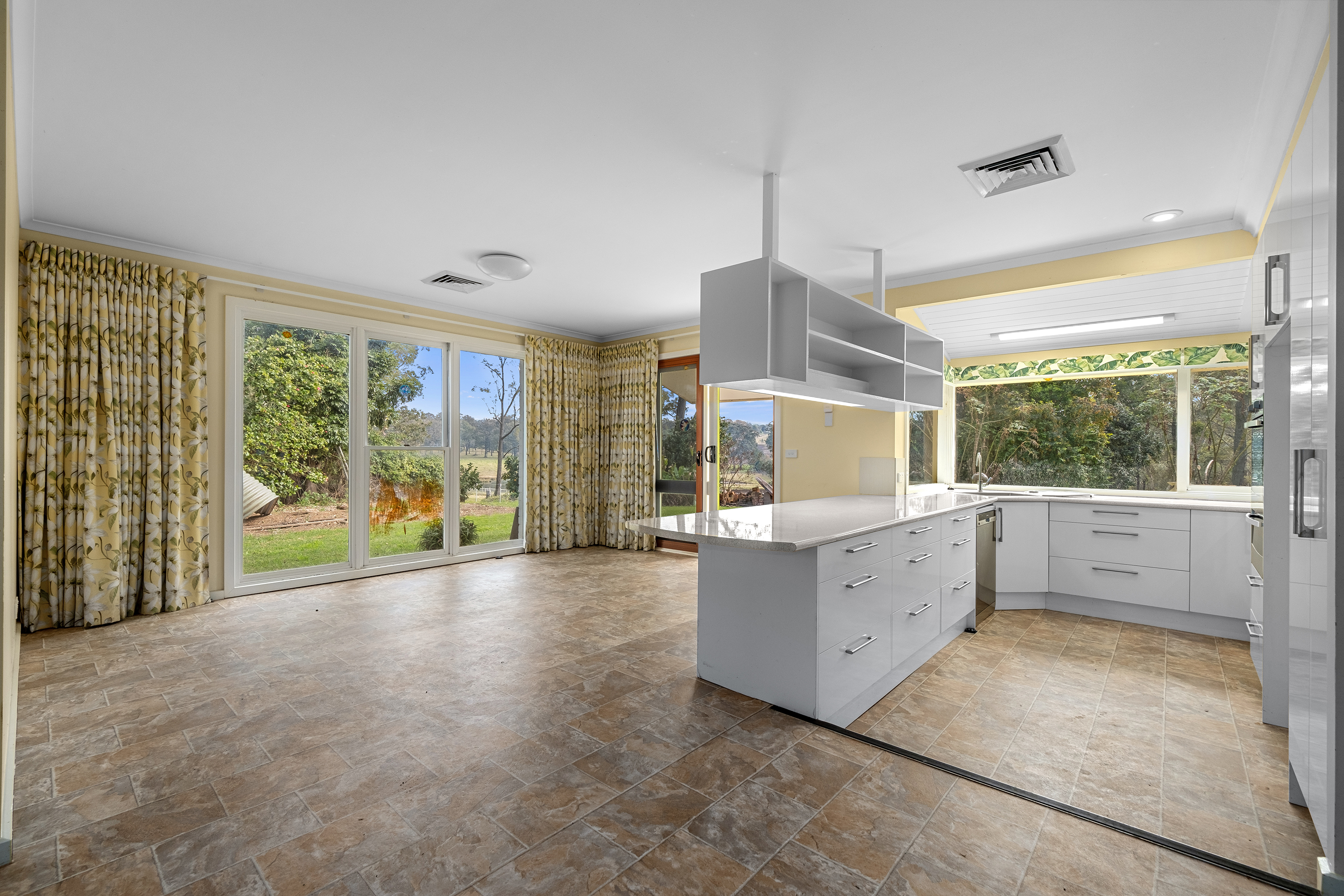 37 Hilltop Road, Tennyson Auction by Cutcliffe Properties - image 5