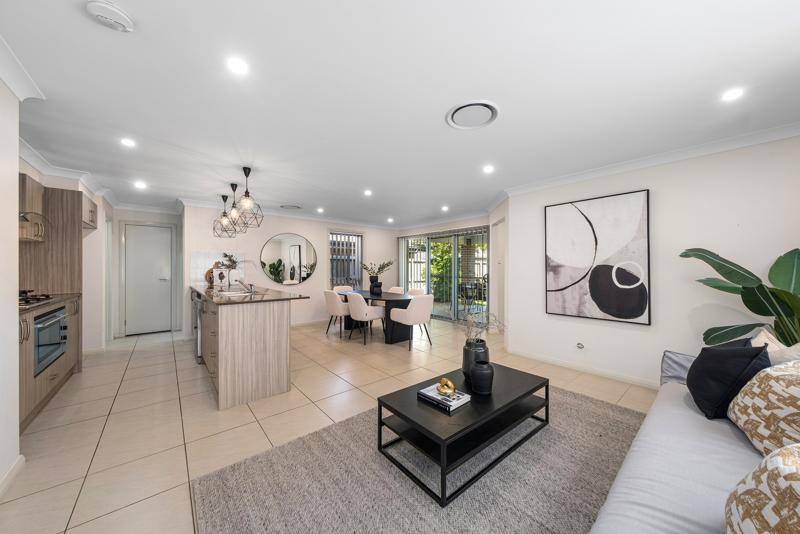 18 Sundowner Parkway, Gables Sold by Cutcliffe Properties - image 2