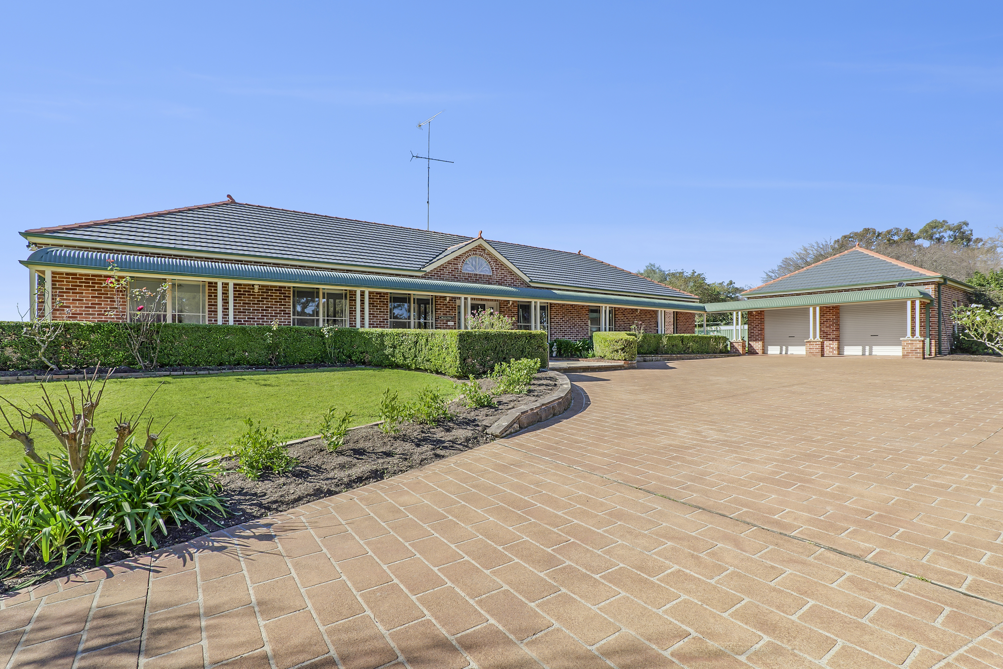 69 Oakville Road, Oakville Auction by Cutcliffe Properties - image 2