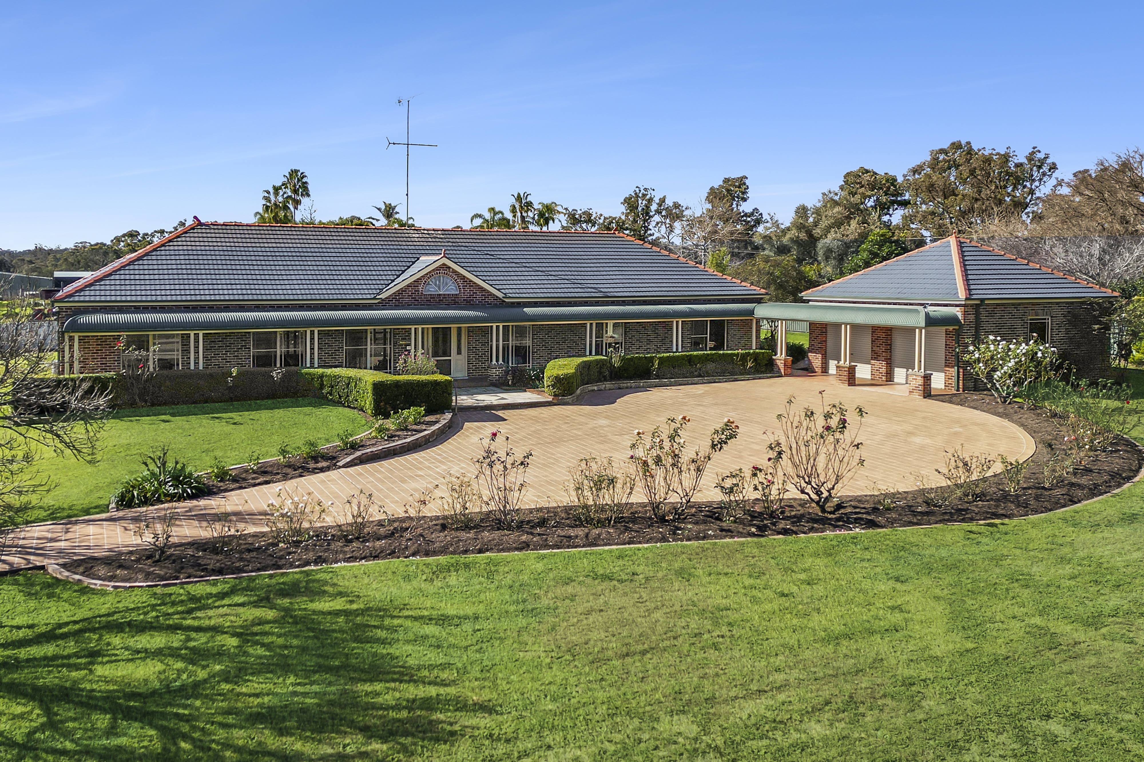 69 Oakville Road, Oakville Auction by Cutcliffe Properties