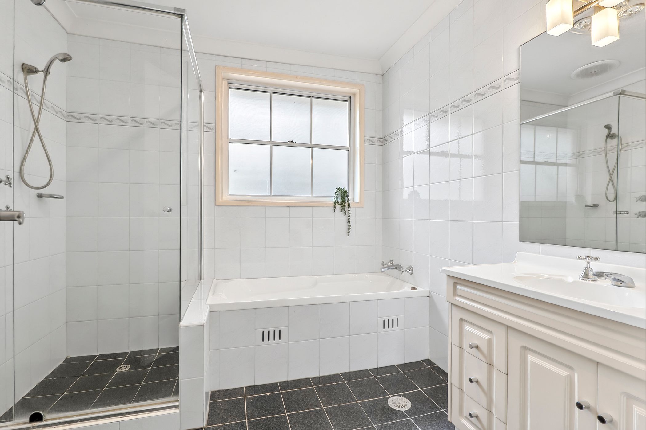 25-29 Carrington Road, Londonderry For Sale by Cutcliffe Properties - image 11