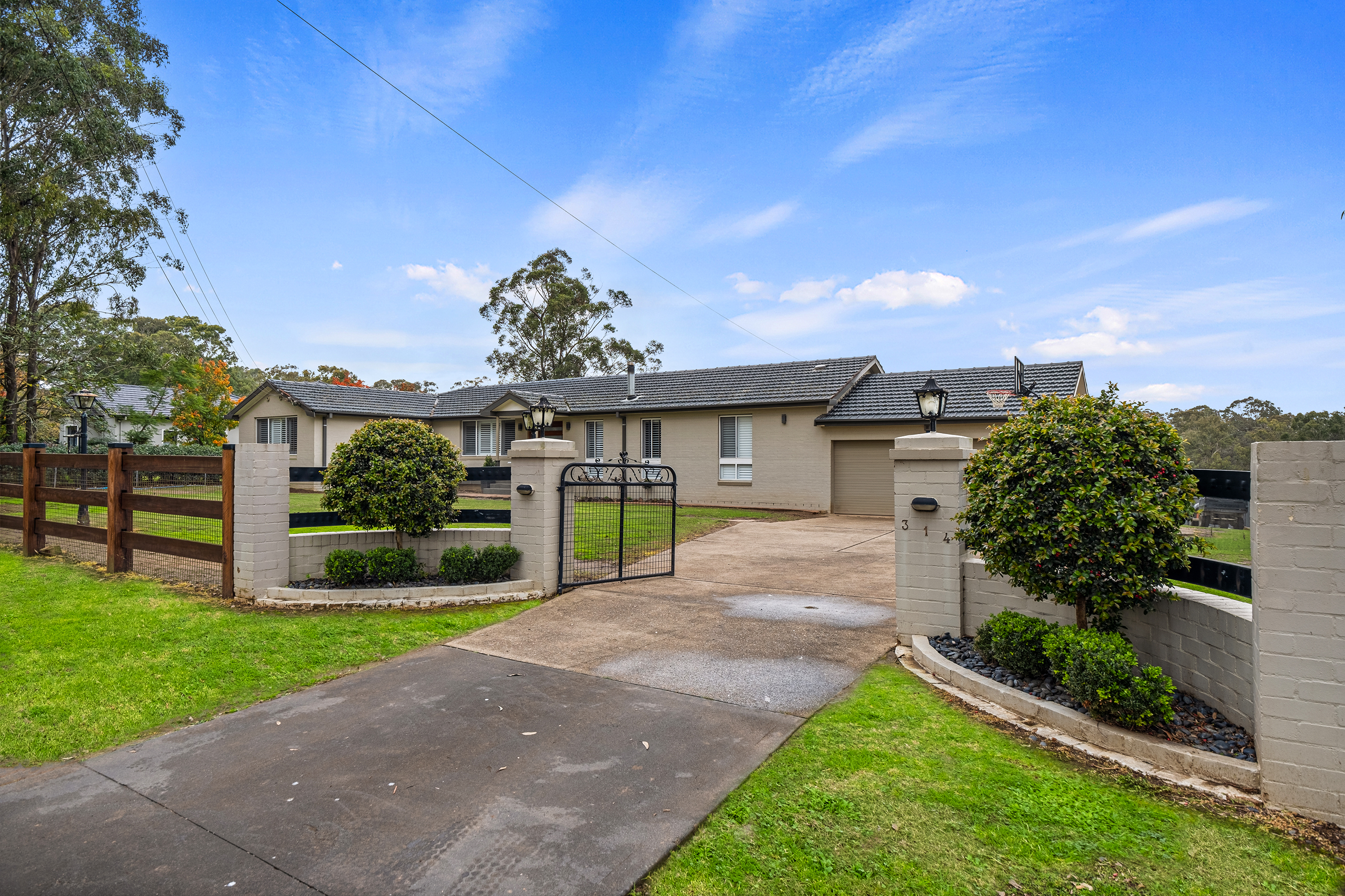 314 Saunders Road, Oakville Sold by Cutcliffe Properties - image 4