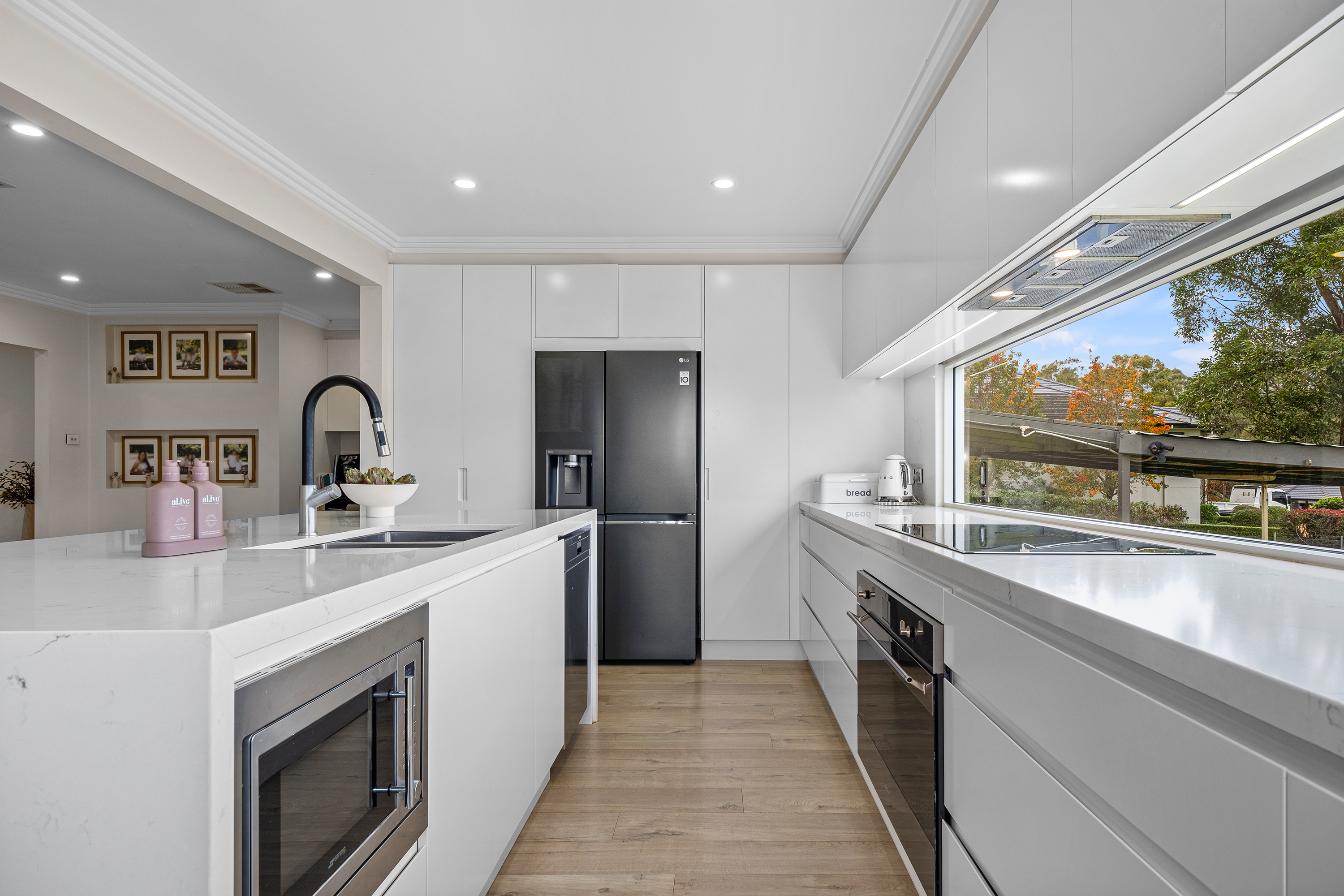 314 Saunders Road, Oakville Sold by Cutcliffe Properties - image 7