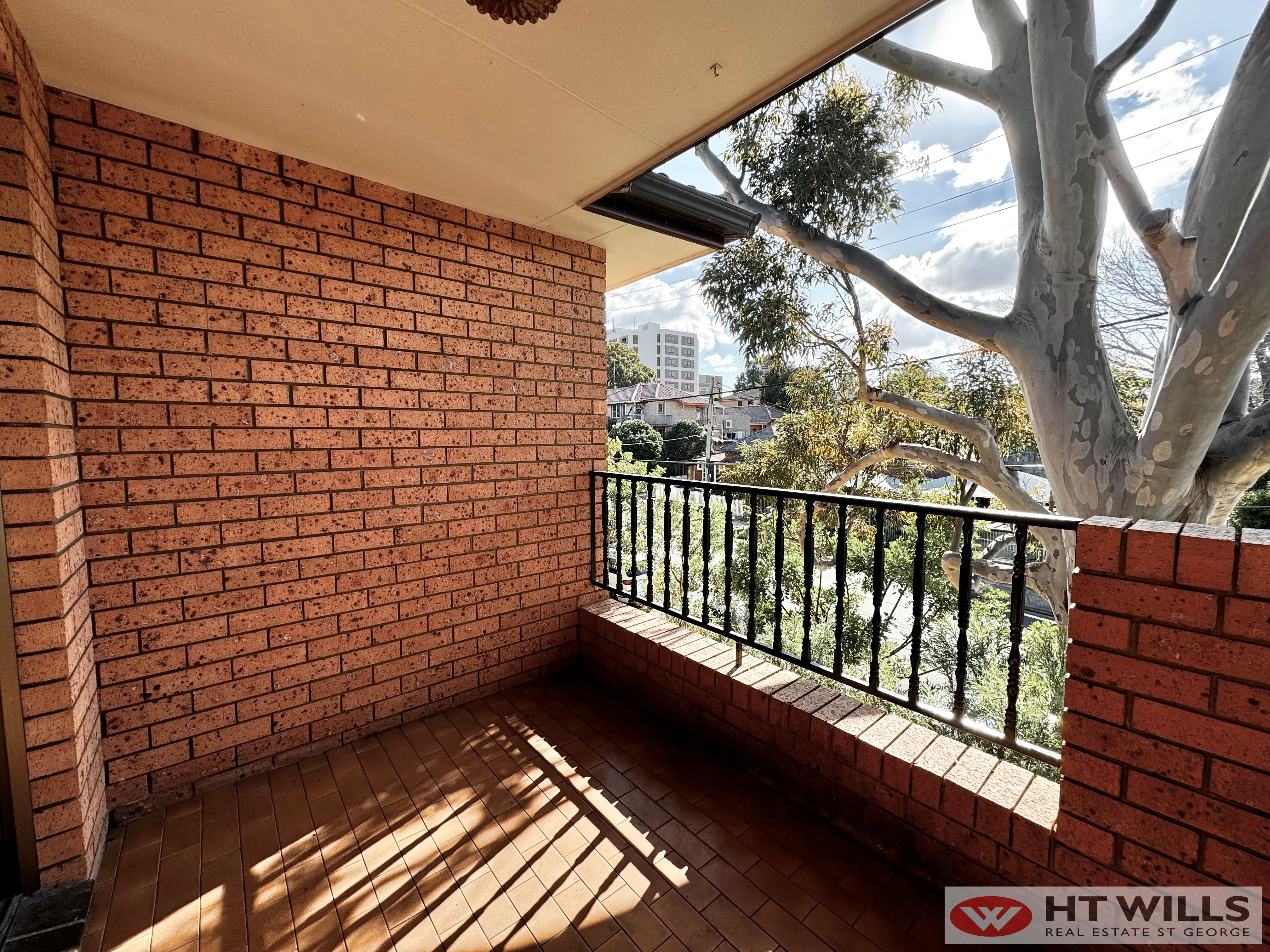 Image: Rennovated Spacious Two bedroom unit