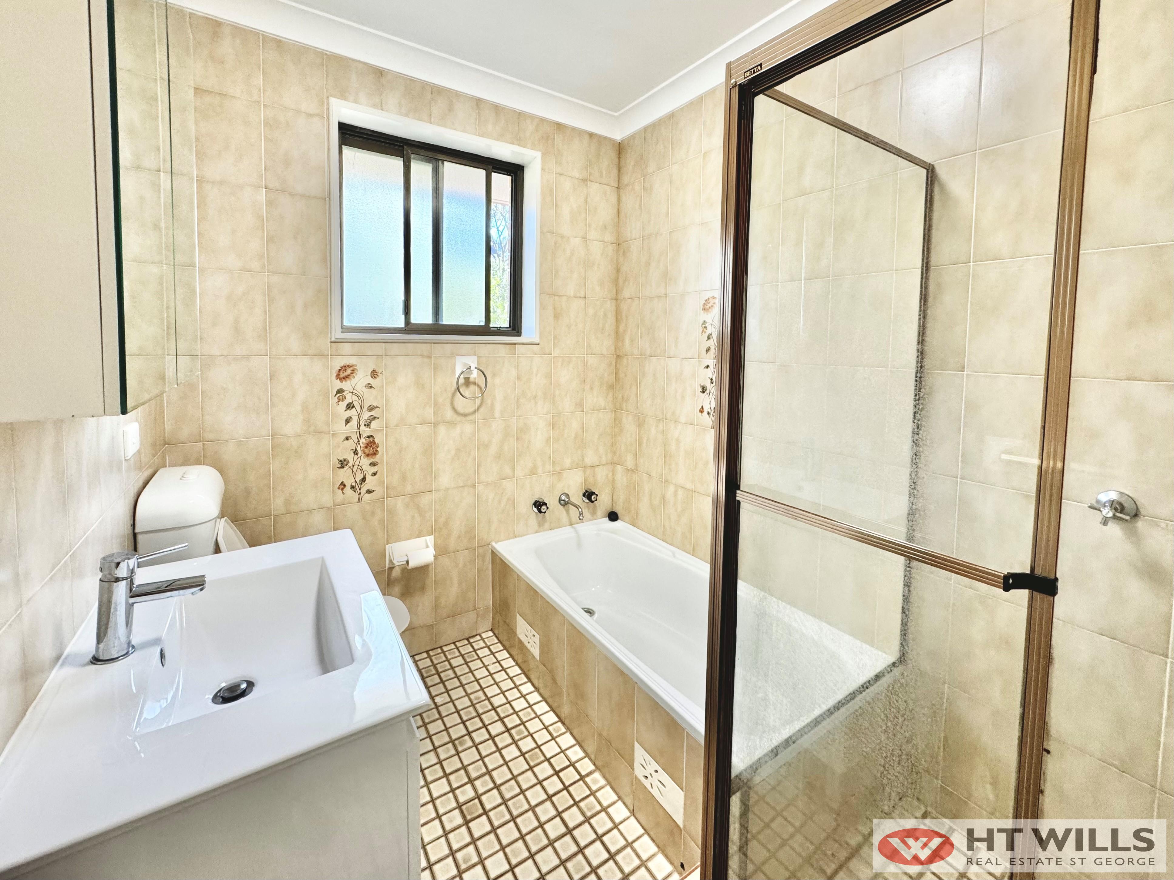 Image: Rennovated Spacious Two bedroom unit