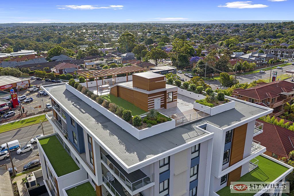 Image: Views of Botany Bay. Modern Apartment. Walk to Shops & Transport. Just Move In.