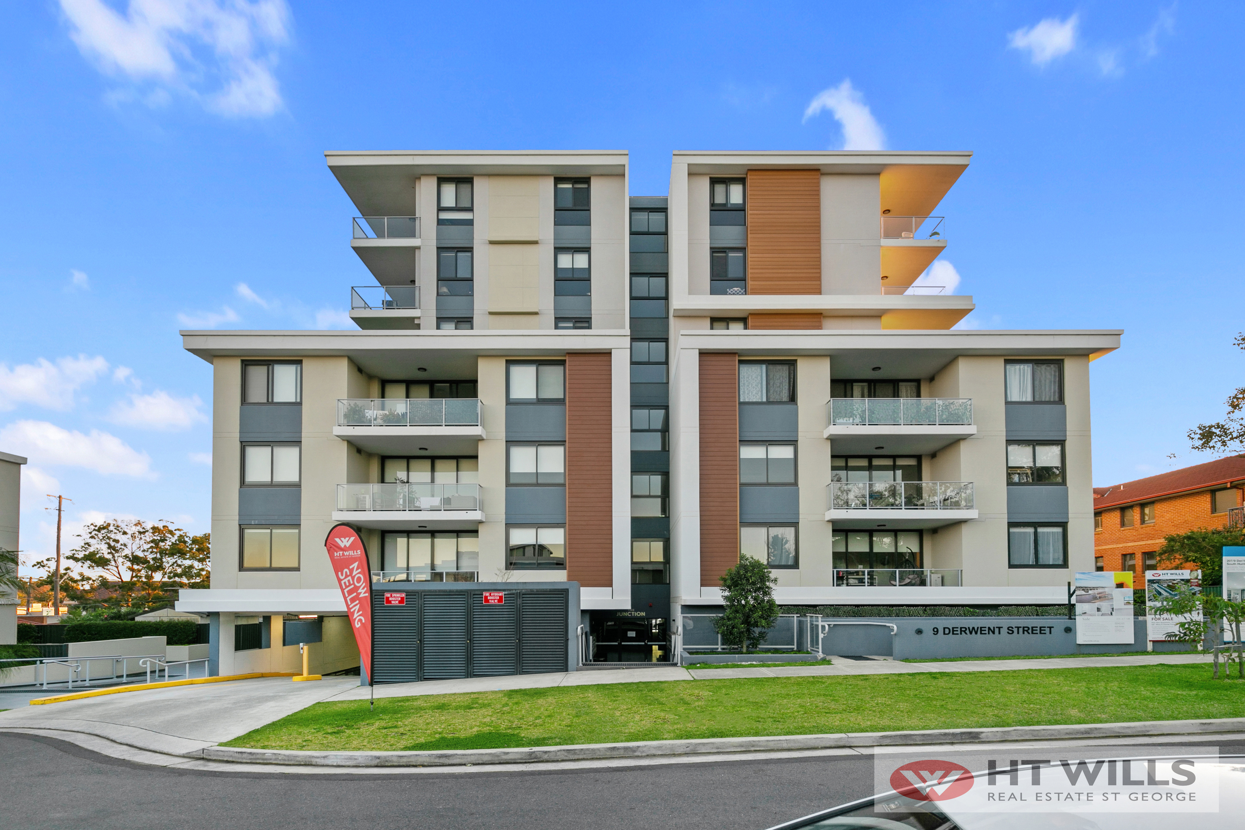 Image: Views of Botany Bay. Modern Apartment. Walk to Shops & Transport. Just Move In.