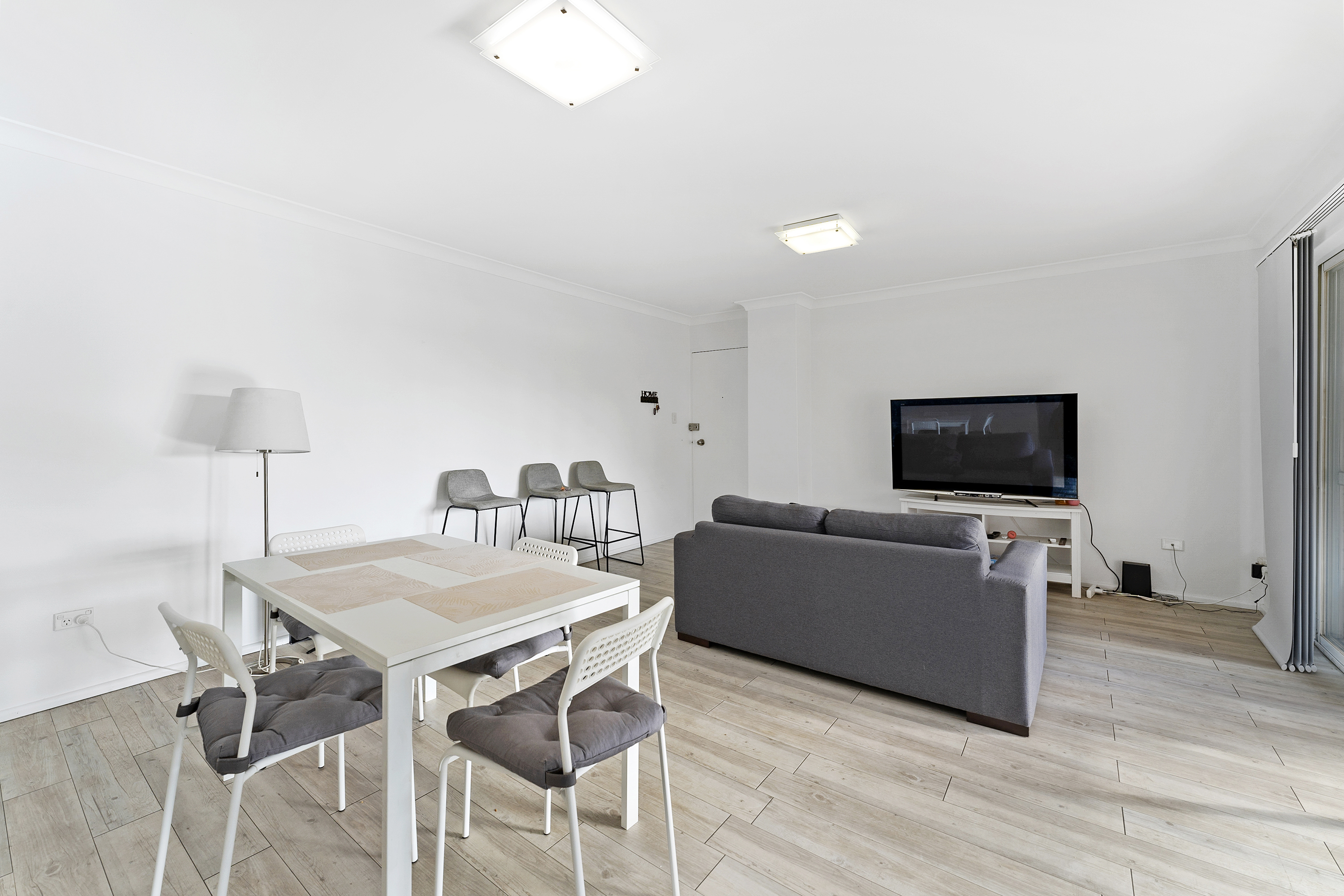 Image: Spacious & Light-Filled Apartment in a Prime Location