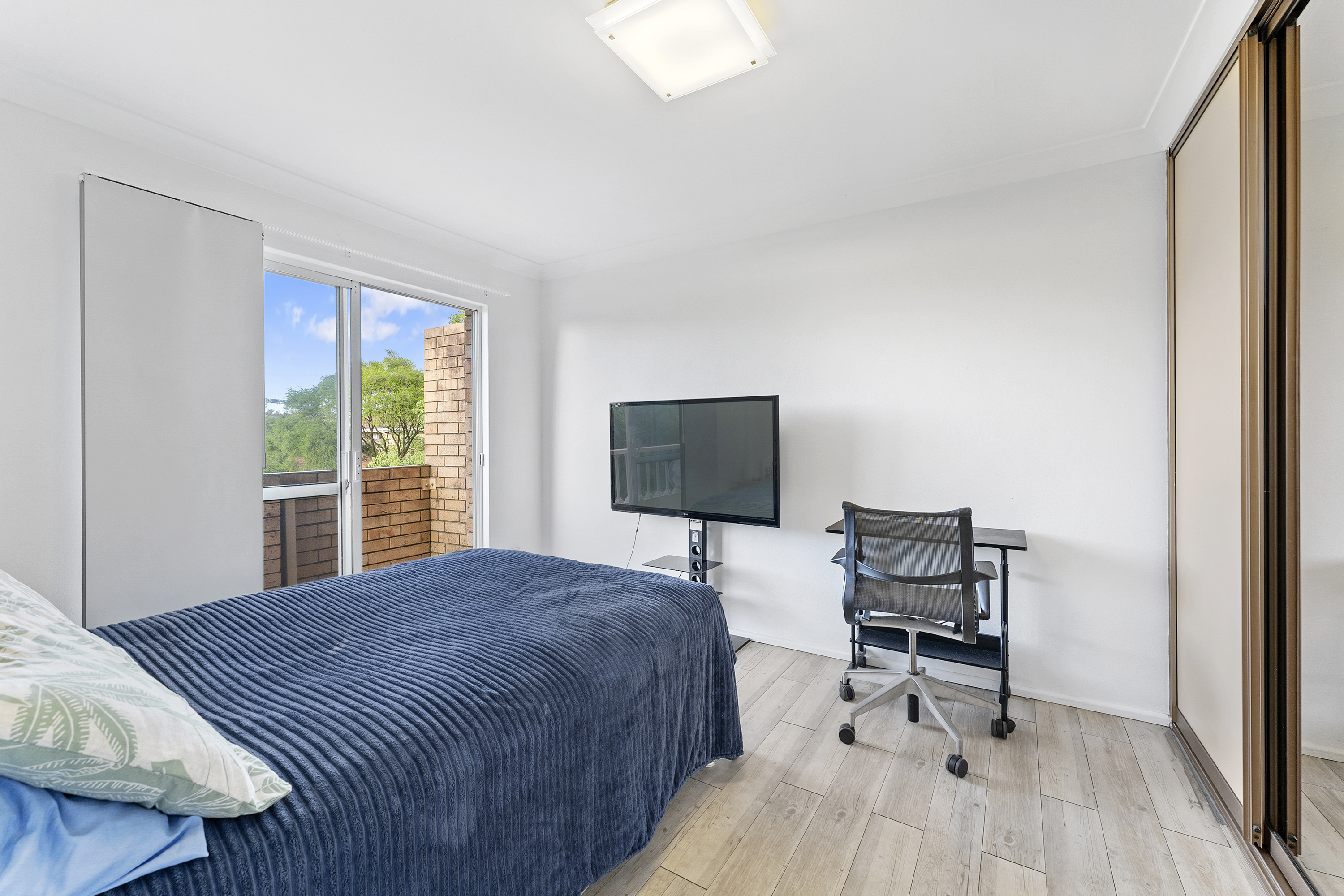 Image: Spacious & Light-Filled Apartment in a Prime Location