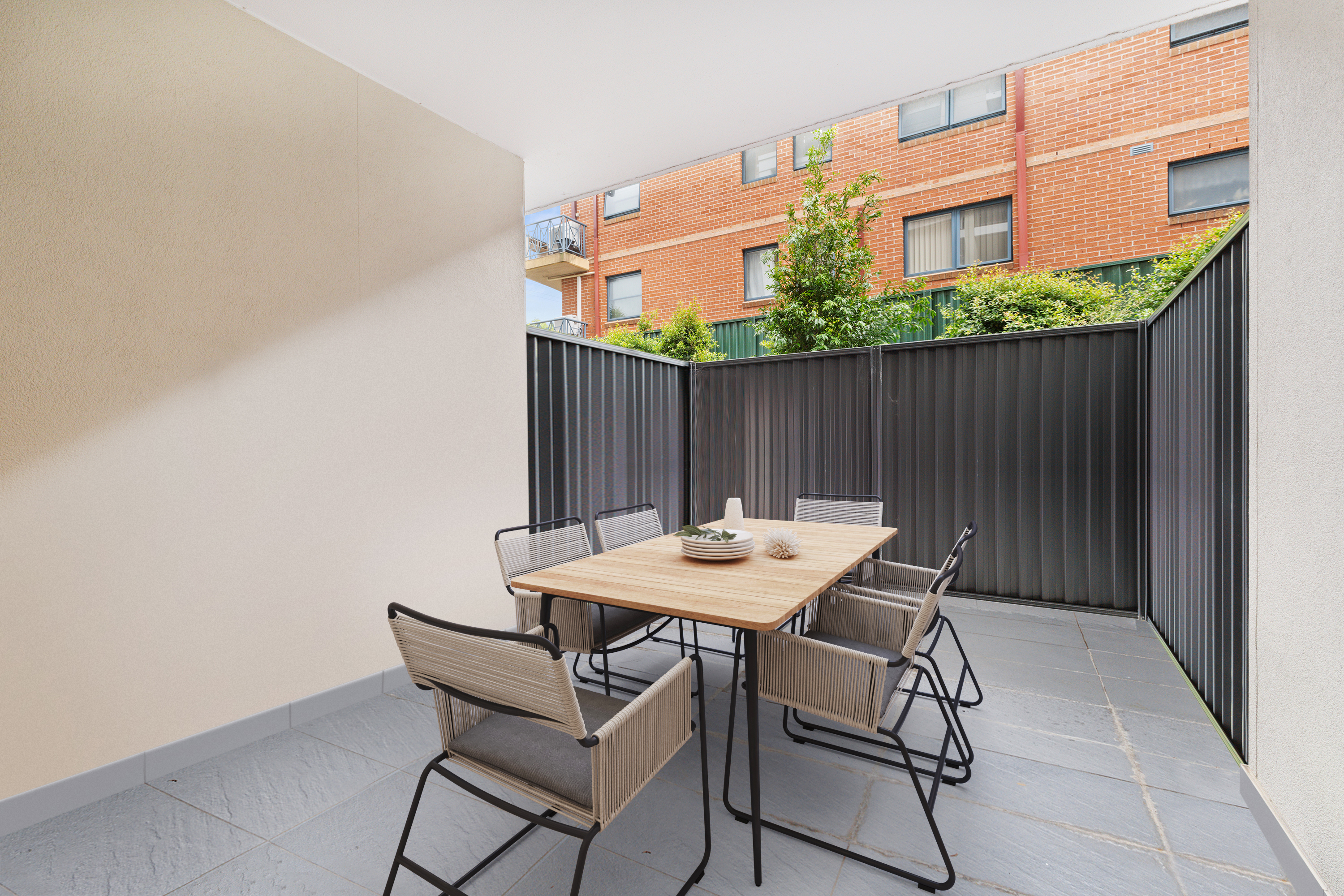 Image: Modern Ground Floor Apartment with Sunny North-Facing Courtyard