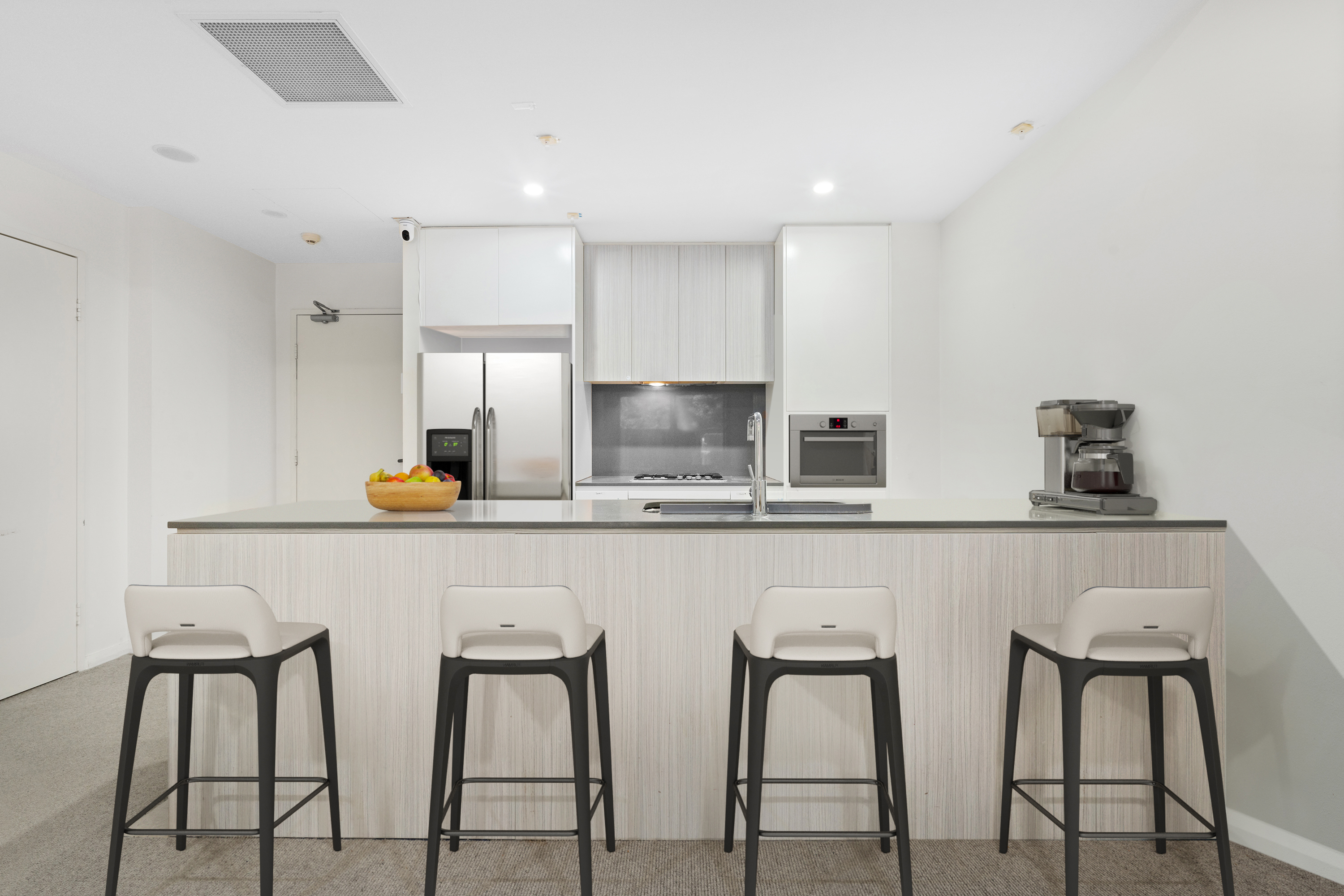 Image: Modern Ground Floor Apartment with Sunny North-Facing Courtyard