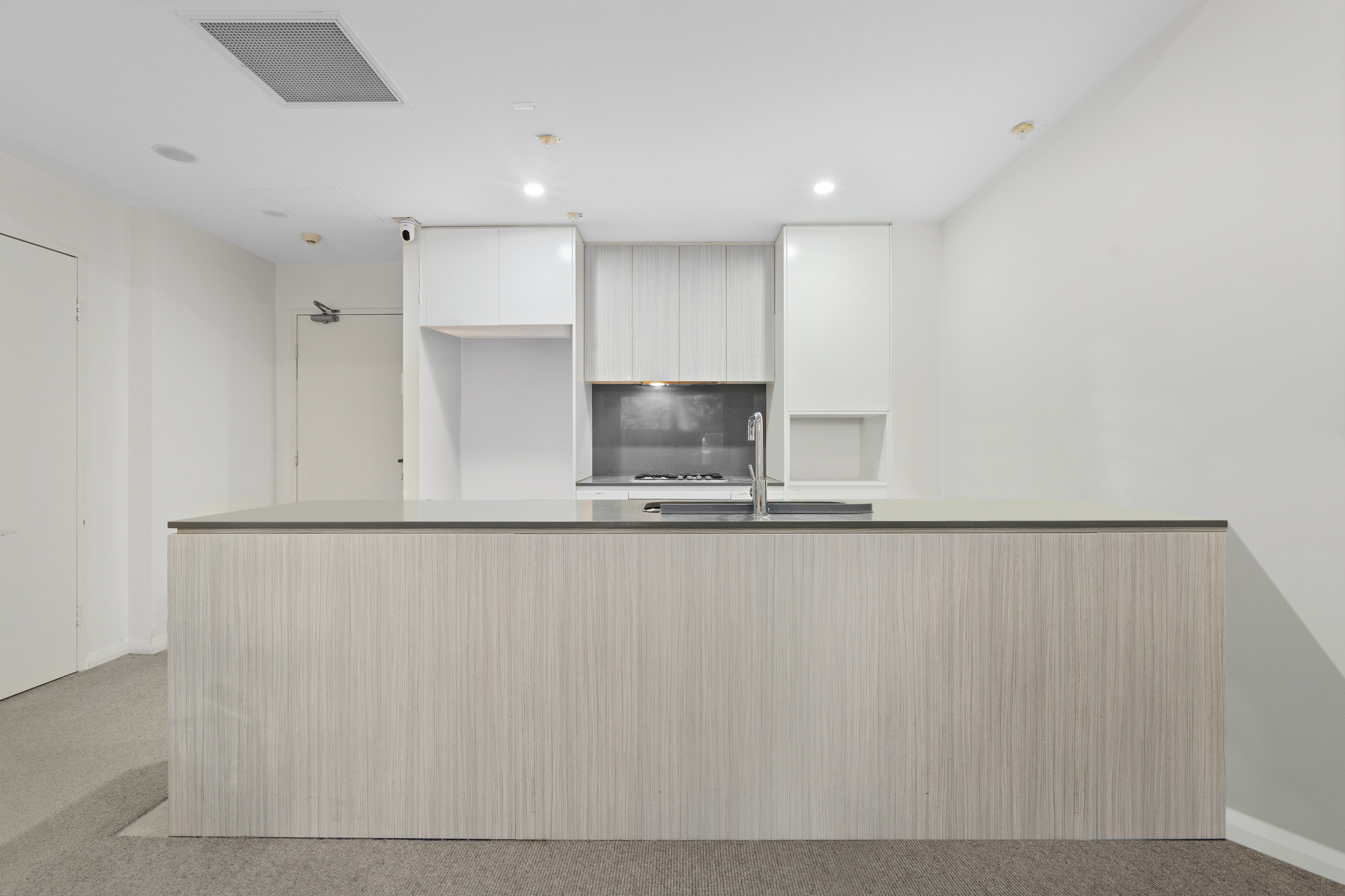 Image: Modern Ground Floor Apartment with Sunny North-Facing Courtyard