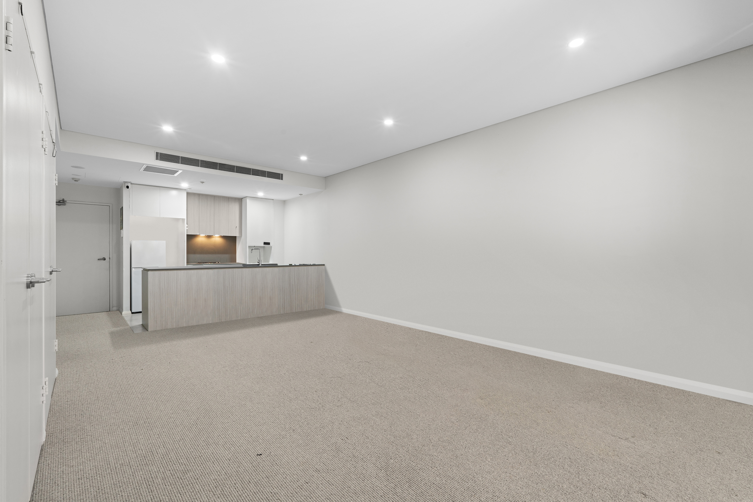 Image: Modern Ground Floor Apartment with Sunny North-Facing Courtyard