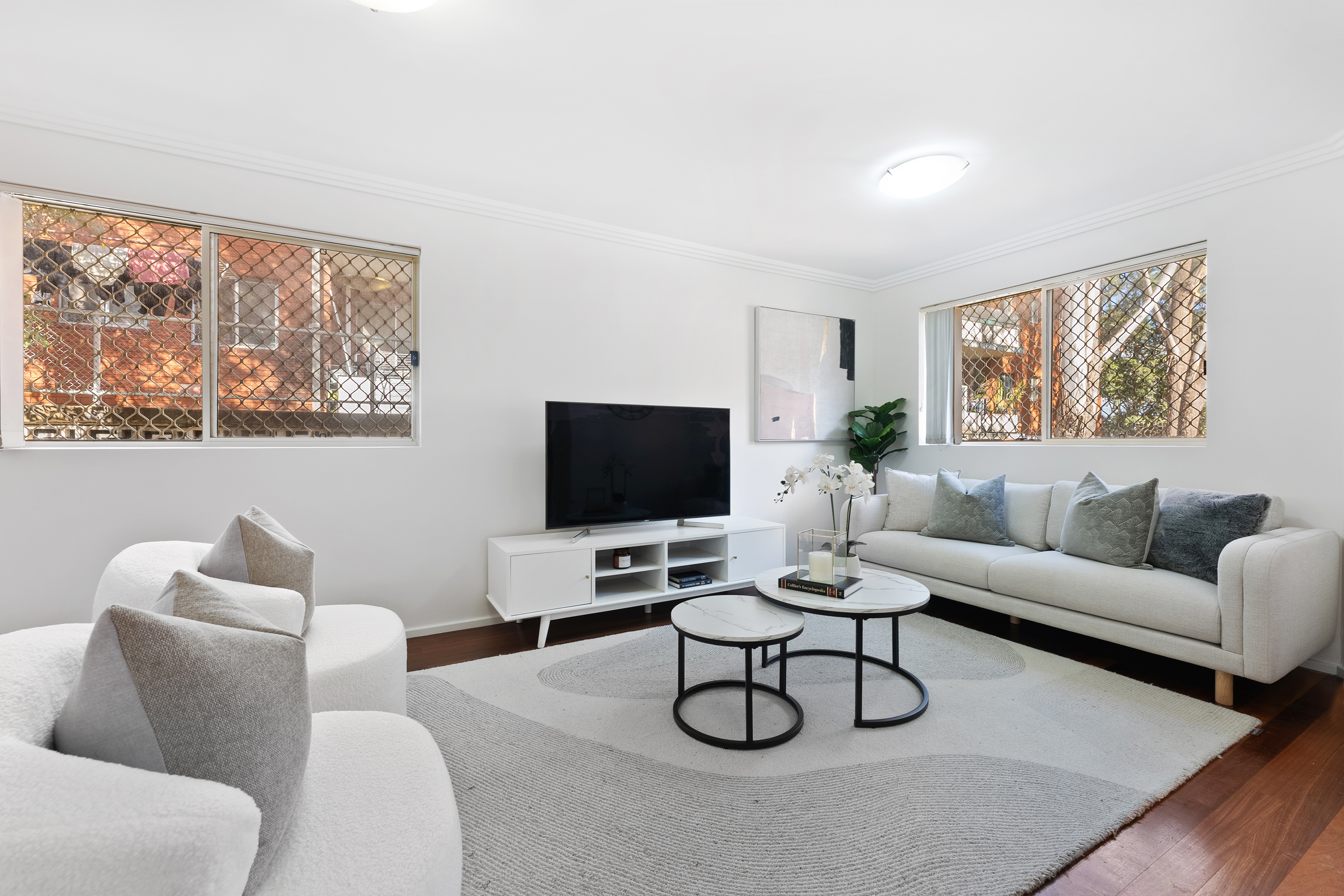 Townhouse style 2 bedroom apartment in the Heart of Hurstville