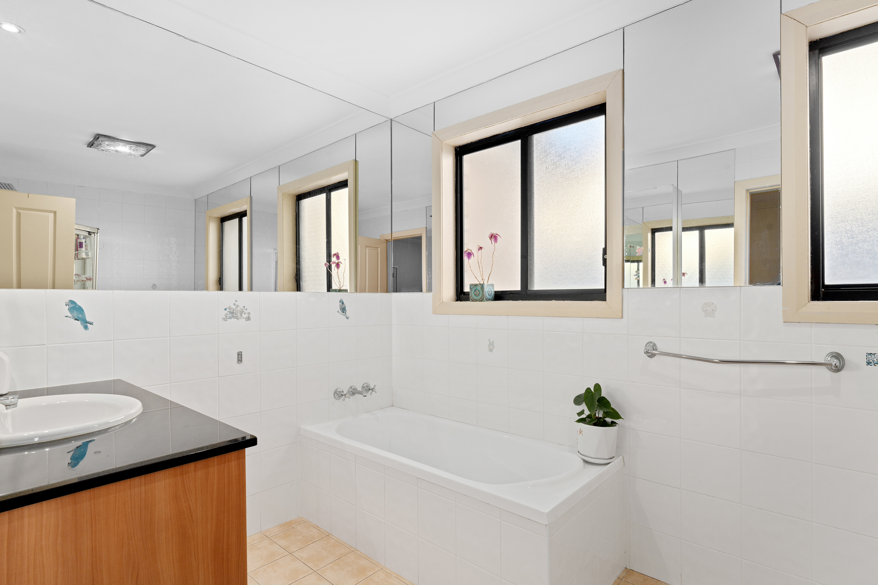 Image: Modern Elegance in a Prime Location - 21A Lawrence Street CONTACT YOYO 0425 627 887