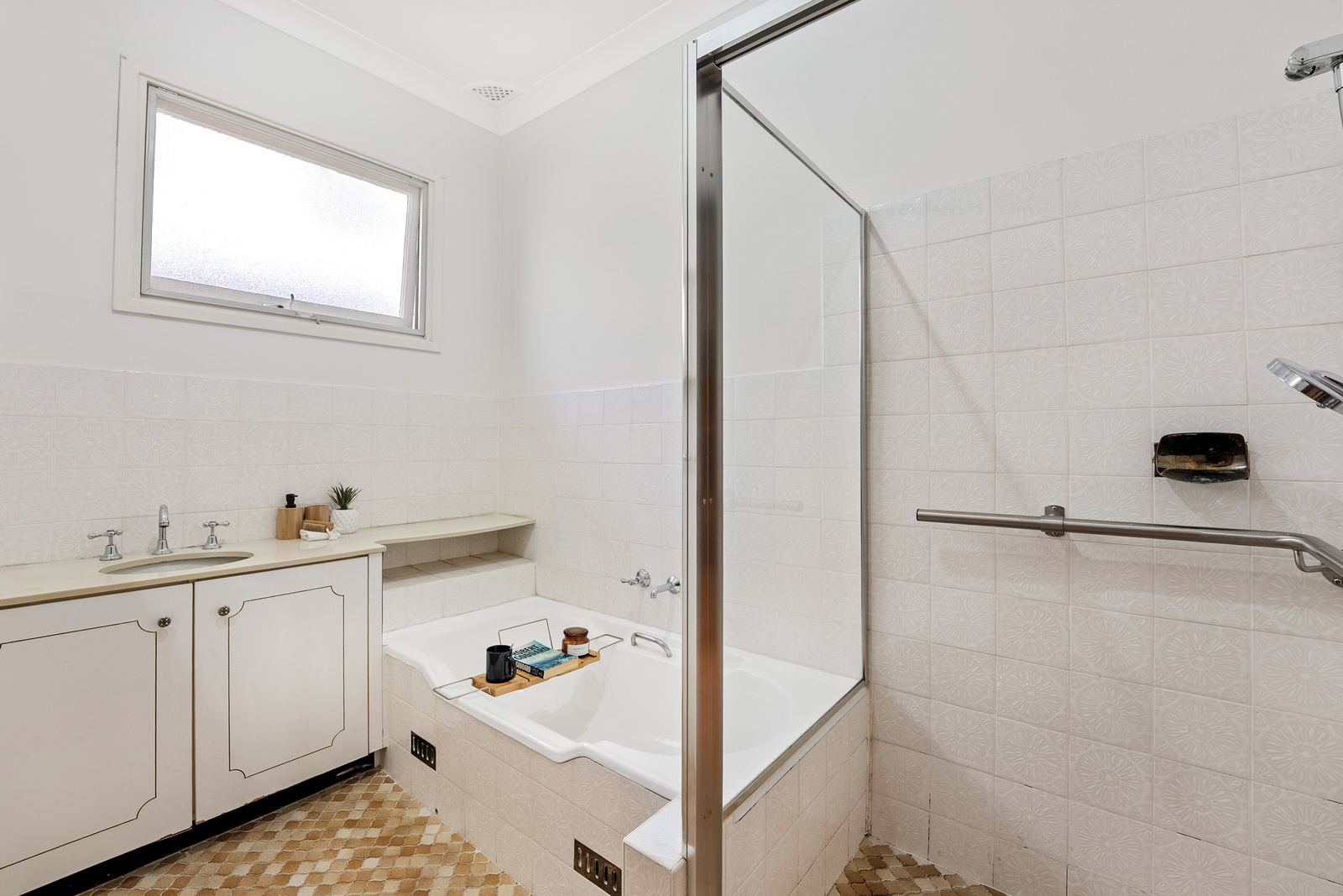 Image: Warm and Inviting Two Bedroom Villa