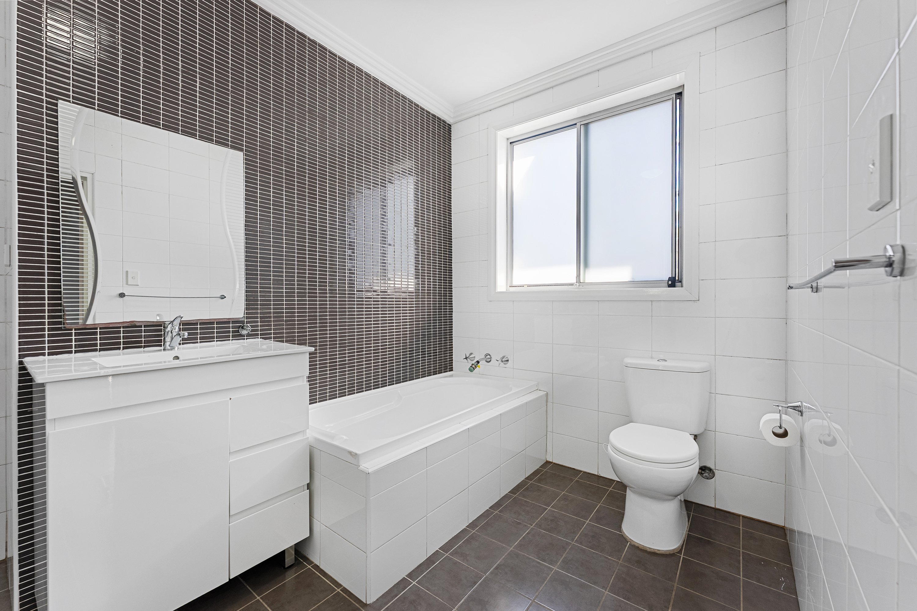 Image: Spacious 2-Bedroom unit with 2 carspaces - Steps to Beverly Hills Station!