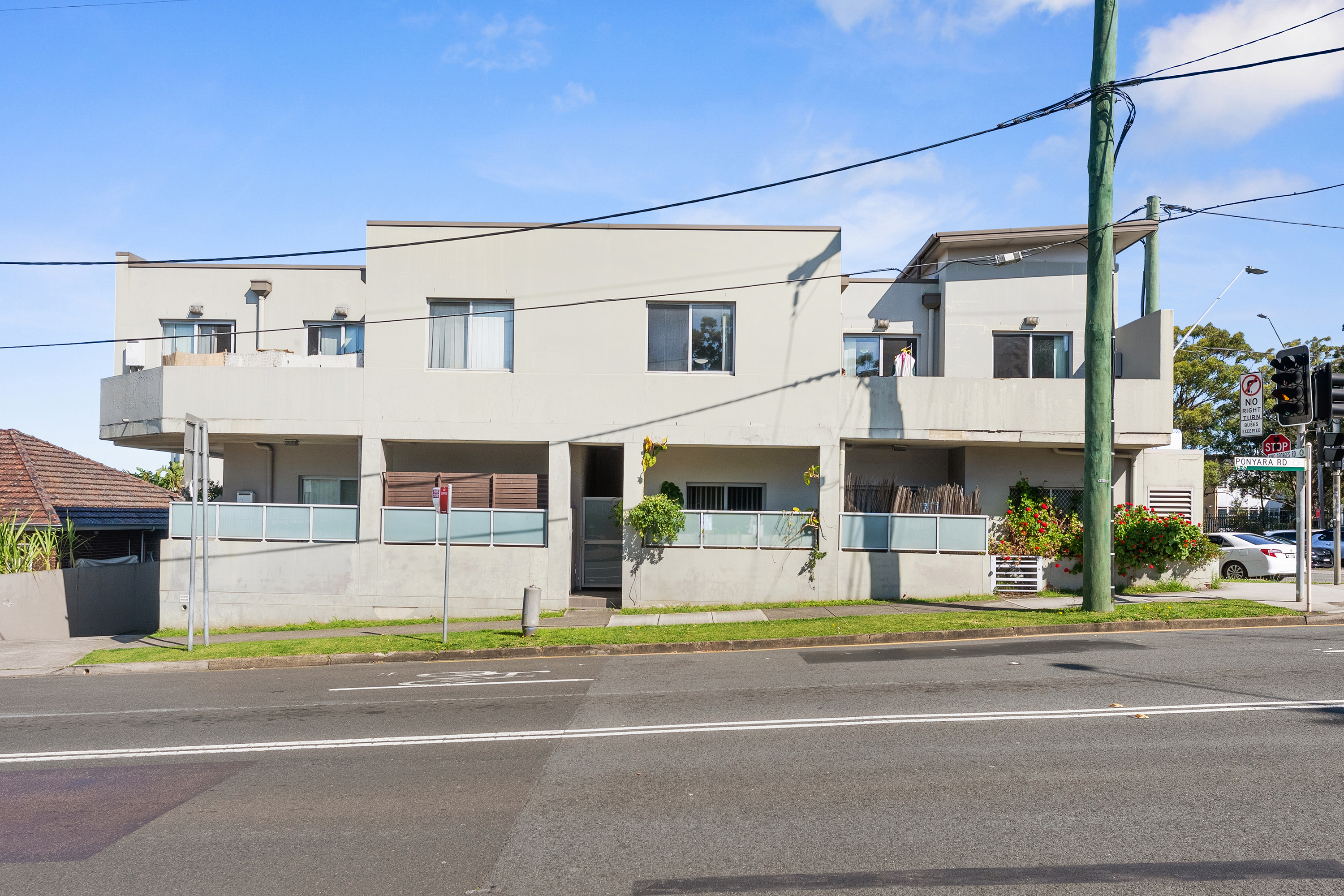 Image: Spacious 2-Bedroom unit with 2 carspaces - Steps to Beverly Hills Station!