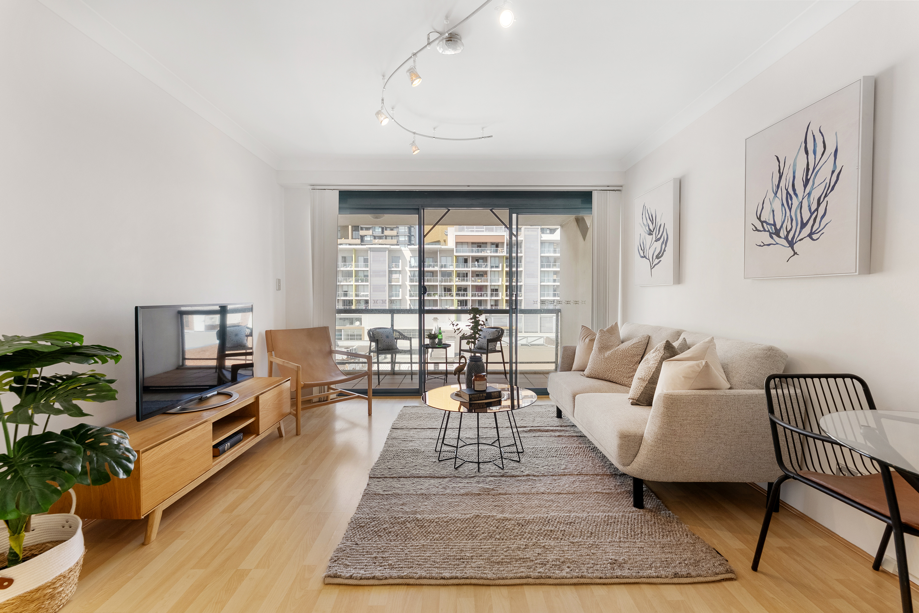 Stylish One-Bedroom Apartment in a Prime Location