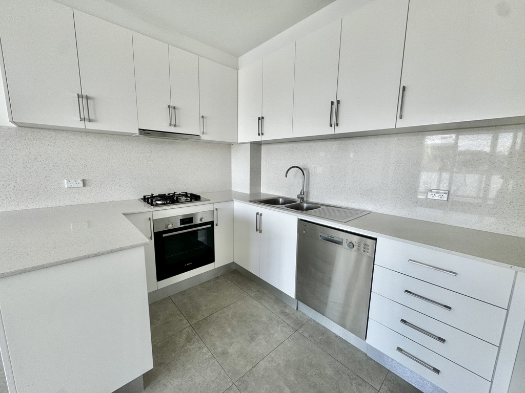 Image: Near new 2 bedroom apartment with large balcony