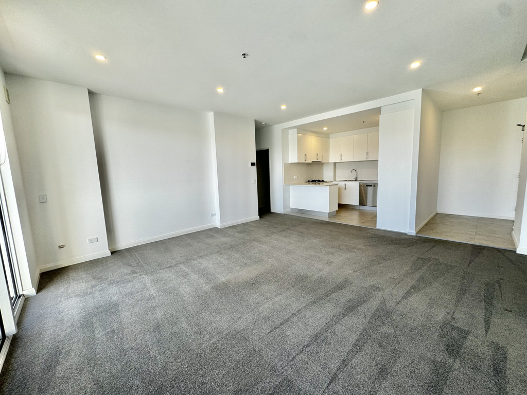 Image: Near new 2 bedroom apartment with large balcony