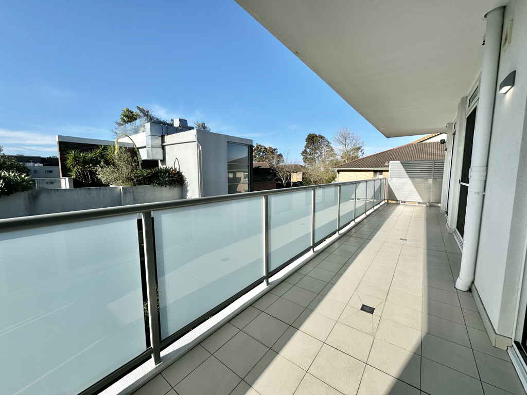 Near new 2 bedroom apartment with large balcony 