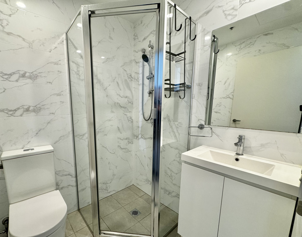 Image: Near new 2 bedroom apartment with large balcony