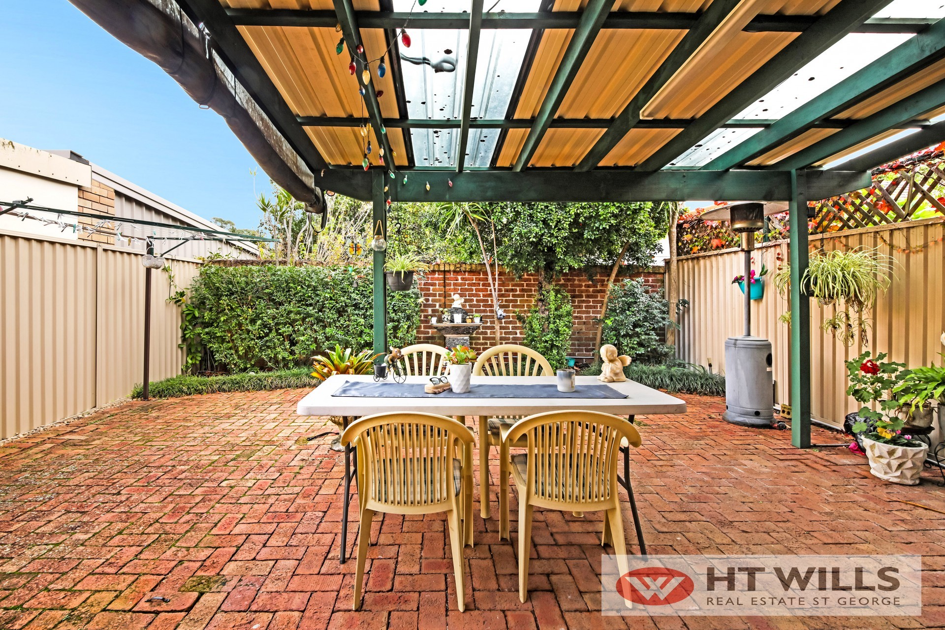 Image: Idyllic Location - 3 Bed, 2 Bath & Double Garage. Close to All Amenities